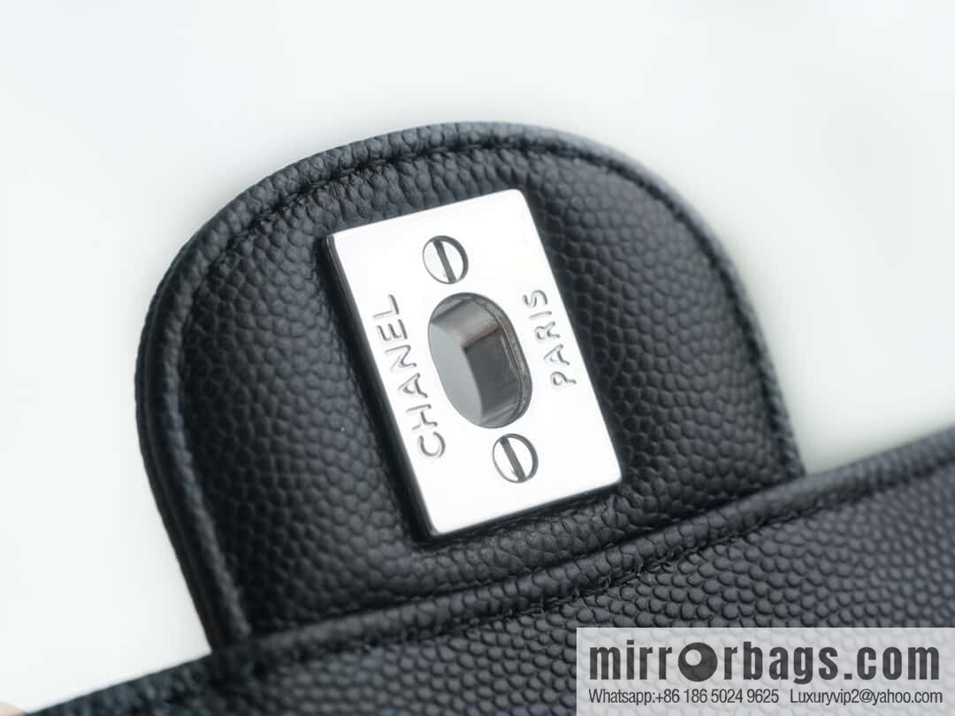 ℂ𝔽 𝗖𝗹𝗮𝘀𝘀𝗶𝗰 𝗙𝗹𝗮𝗽 | Original Caviar 🐂 Medium, Black Silver 🖤 A01112