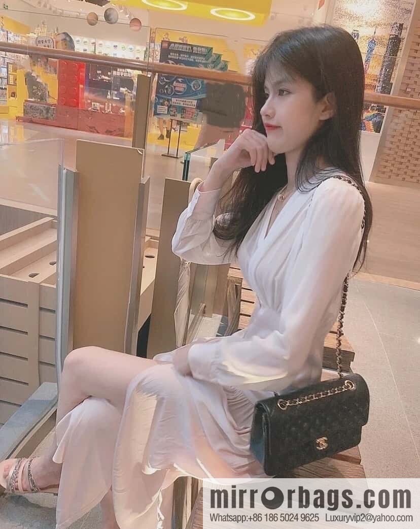 ℂ𝔽 𝗖𝗹𝗮𝘀𝘀𝗶𝗰 𝗙𝗹𝗮𝗽 | original caviar 🐂 medium, black gold 🖤 A01112