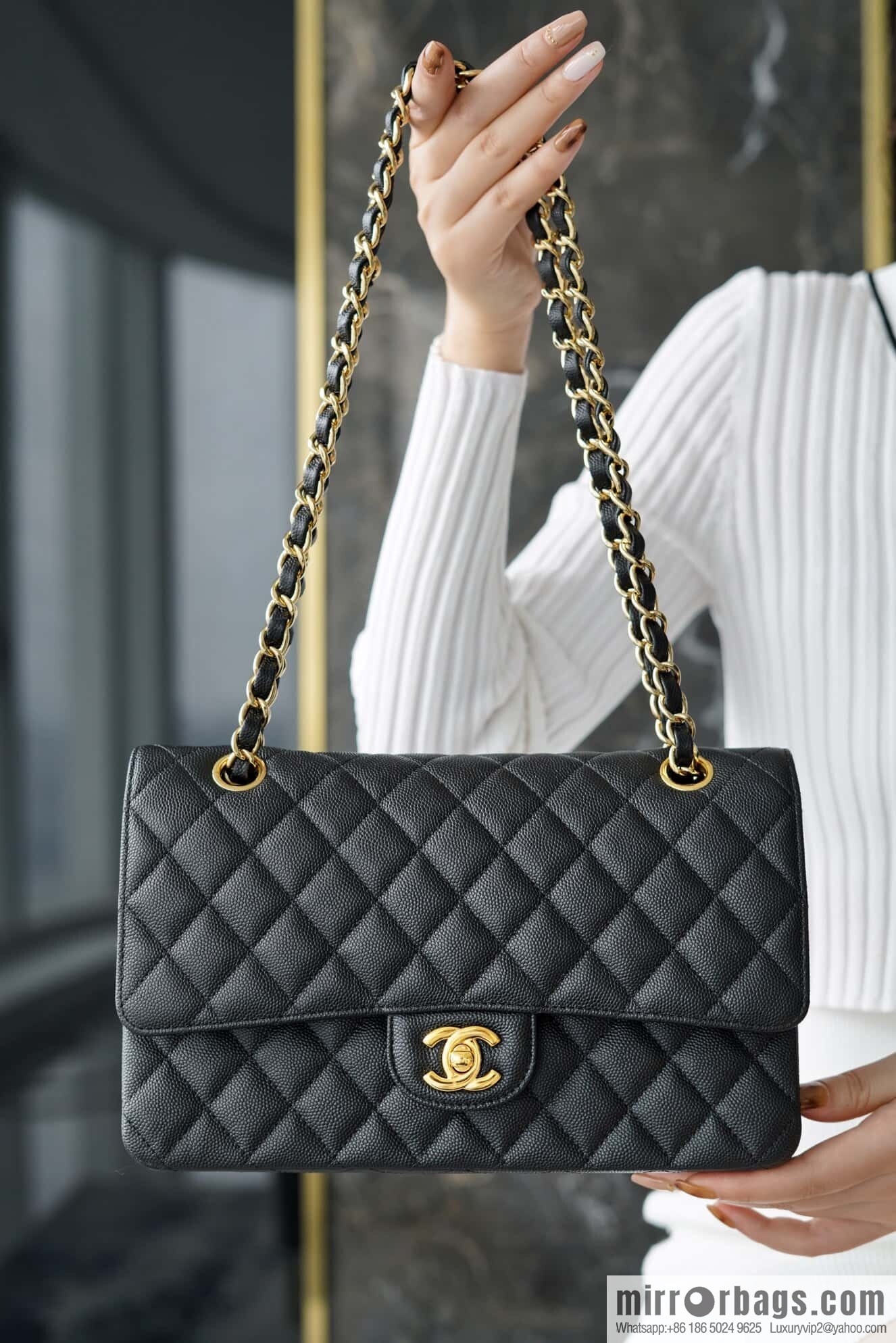 ℂ𝔽 𝗖𝗹𝗮𝘀𝘀𝗶𝗰 𝗙𝗹𝗮𝗽 | original caviar 🐂 medium, black gold 🖤 A01112