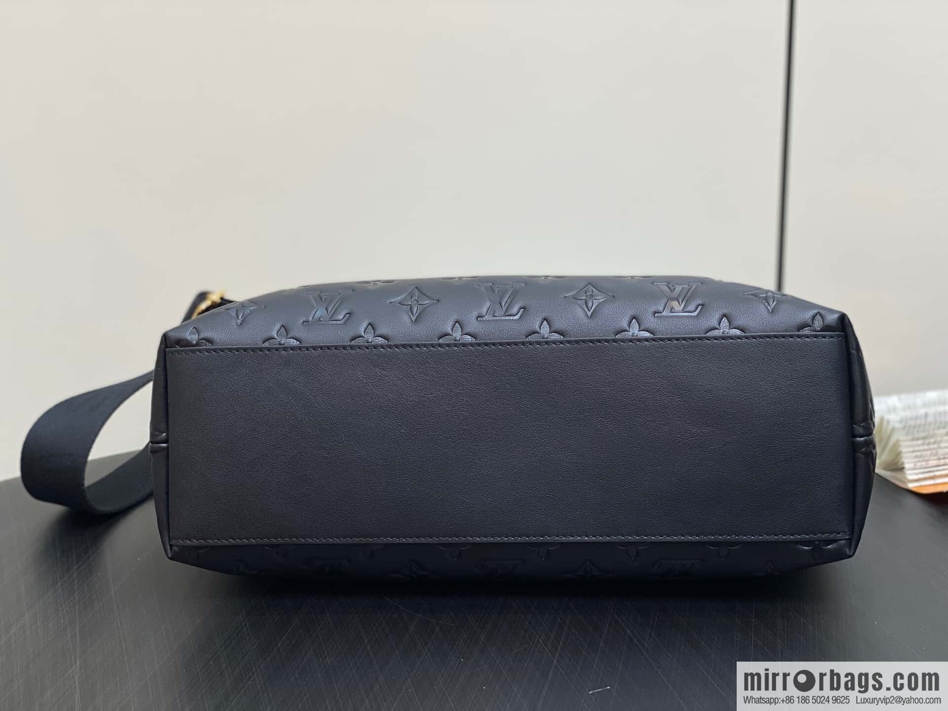 [Original order boutique] M12068 black, full leather chain bag Coussin Hobo MM handbag