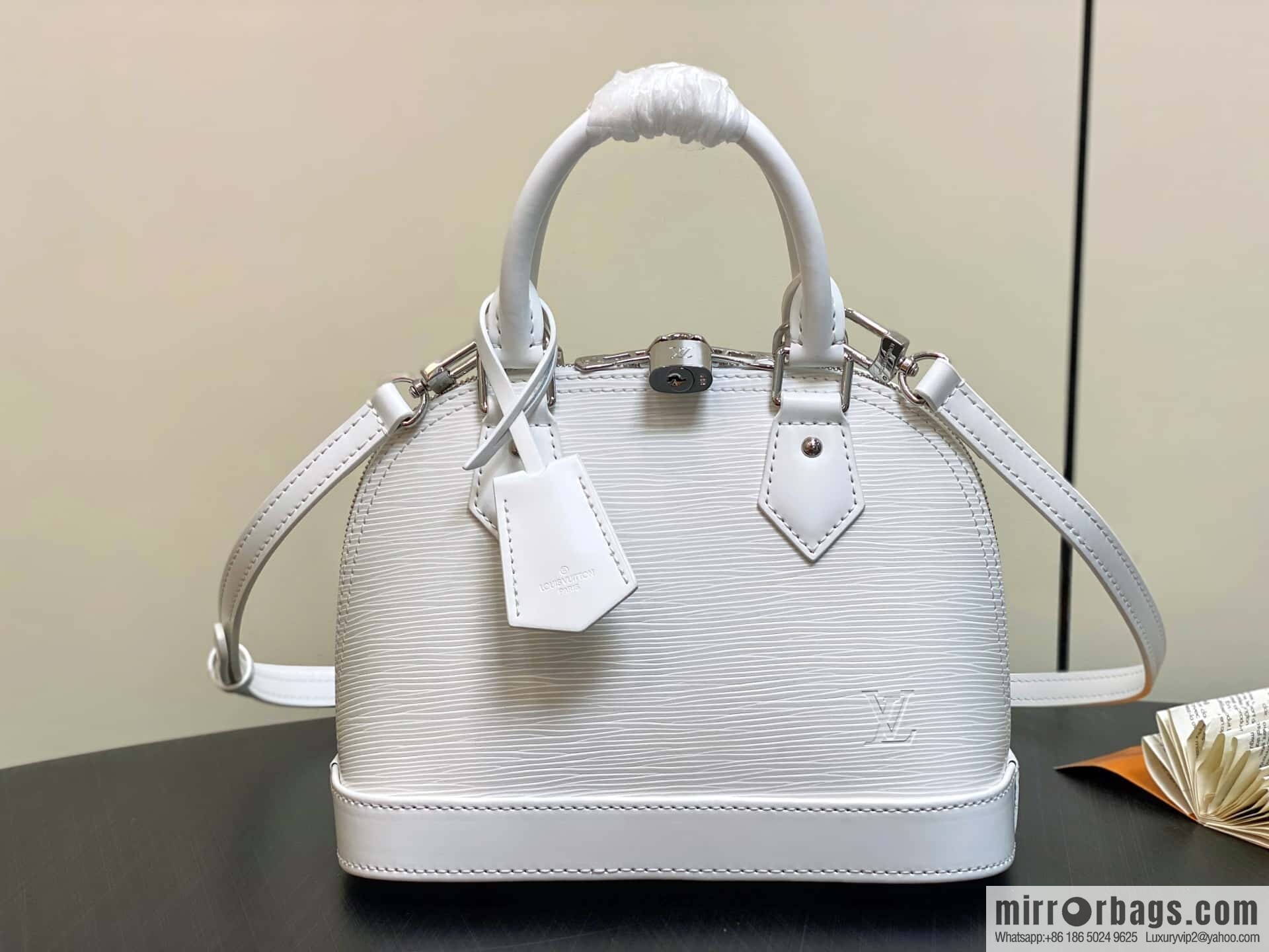 [Original order boutique] M11381 white, water ripple shell bag Sac Alma BB handbag