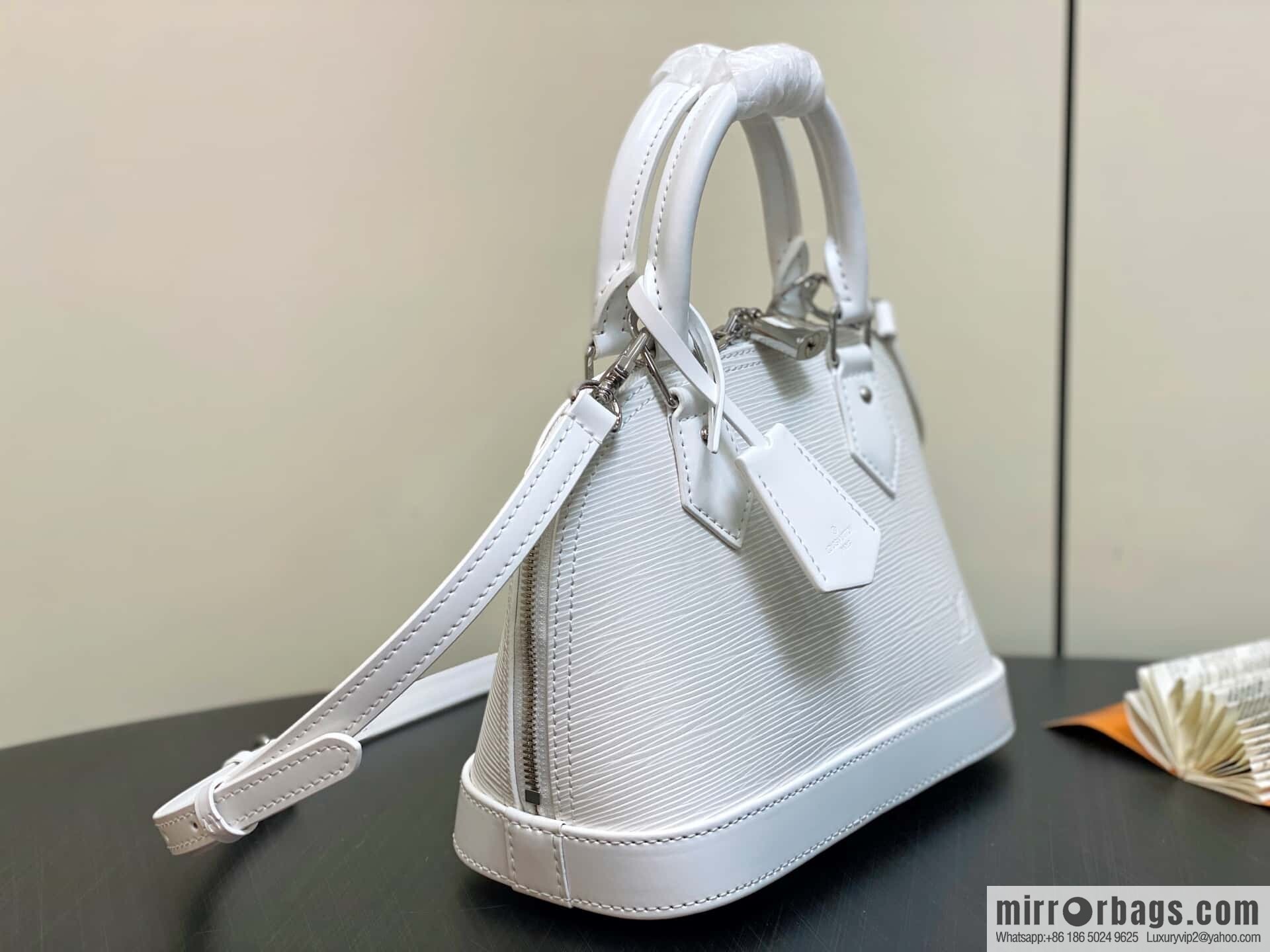 [Original order boutique] M11381 white, water ripple shell bag Sac Alma BB handbag