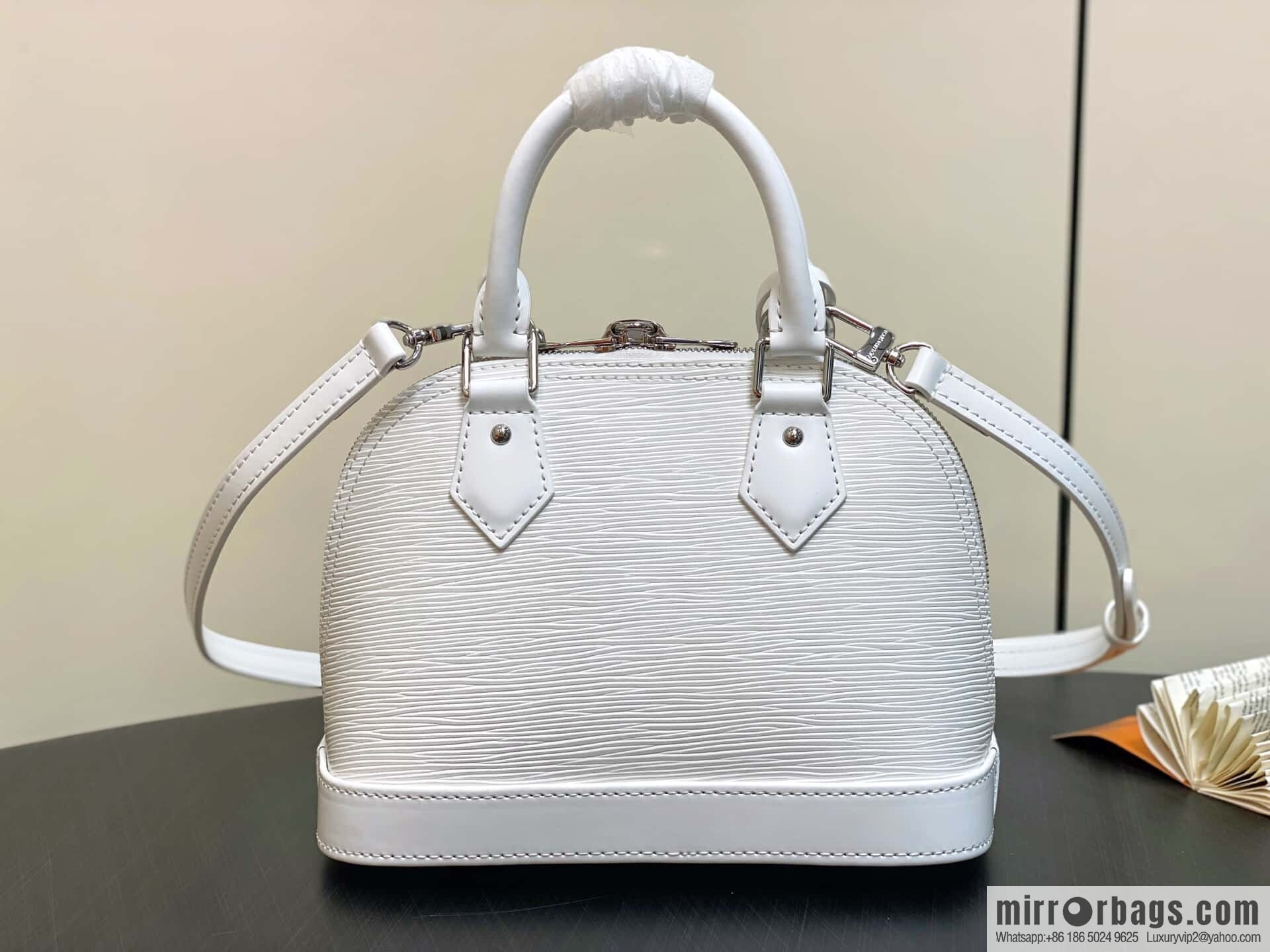 [Original order boutique] M11381 white, water ripple shell bag Sac Alma BB handbag