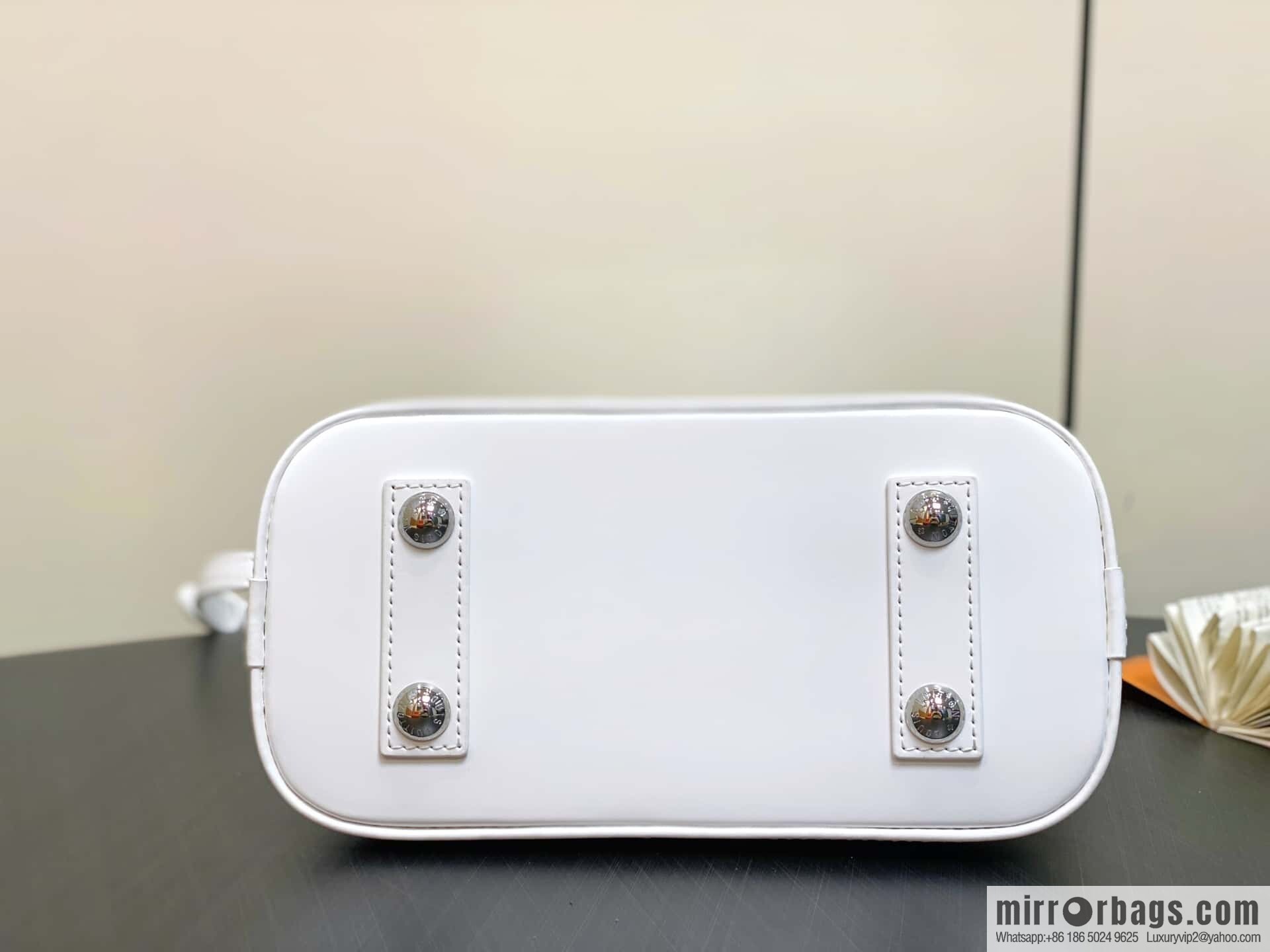 [Original order boutique] M11381 white, water ripple shell bag Sac Alma BB handbag