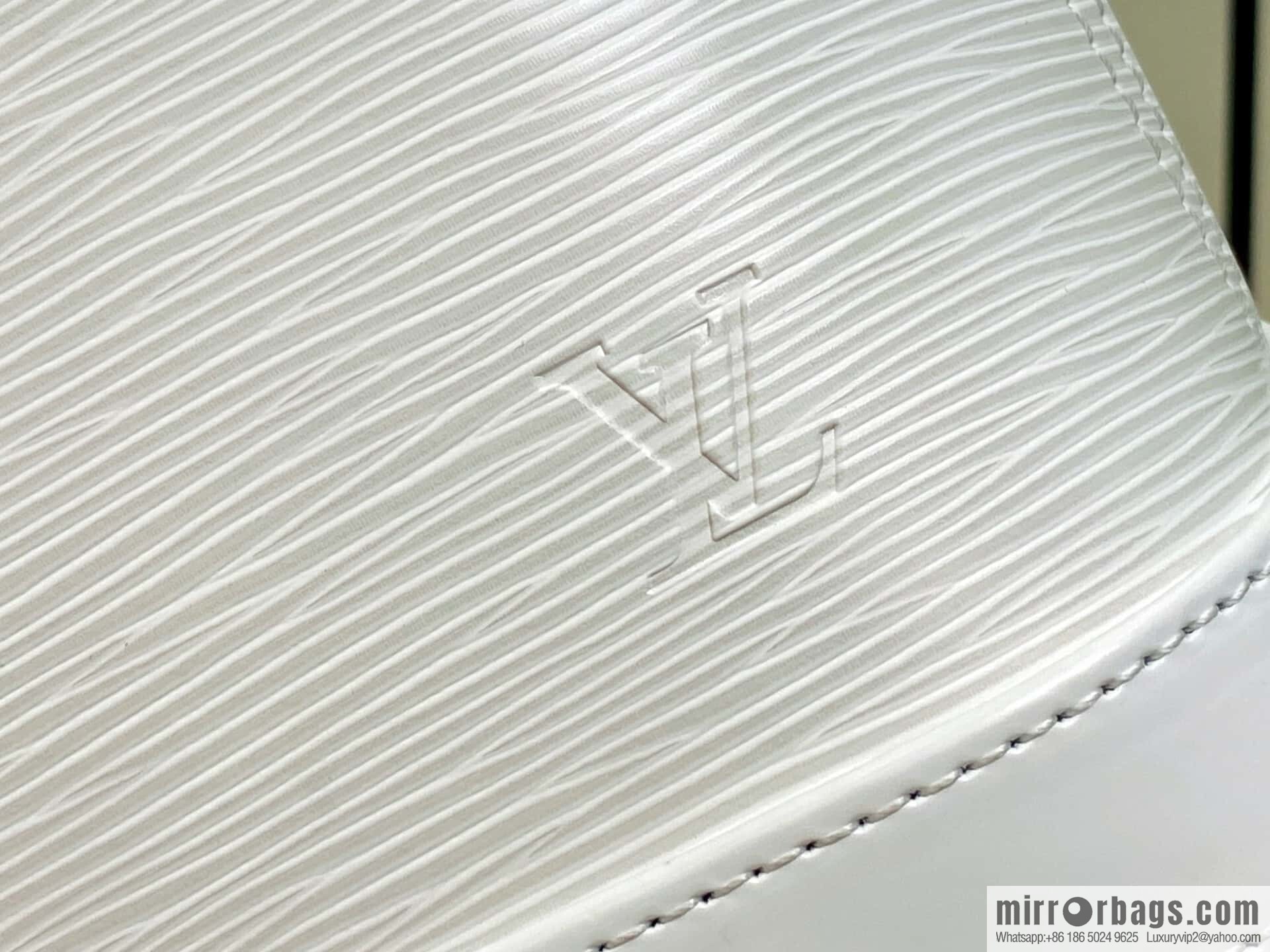 [Original order boutique] M11381 white, water ripple shell bag Sac Alma BB handbag