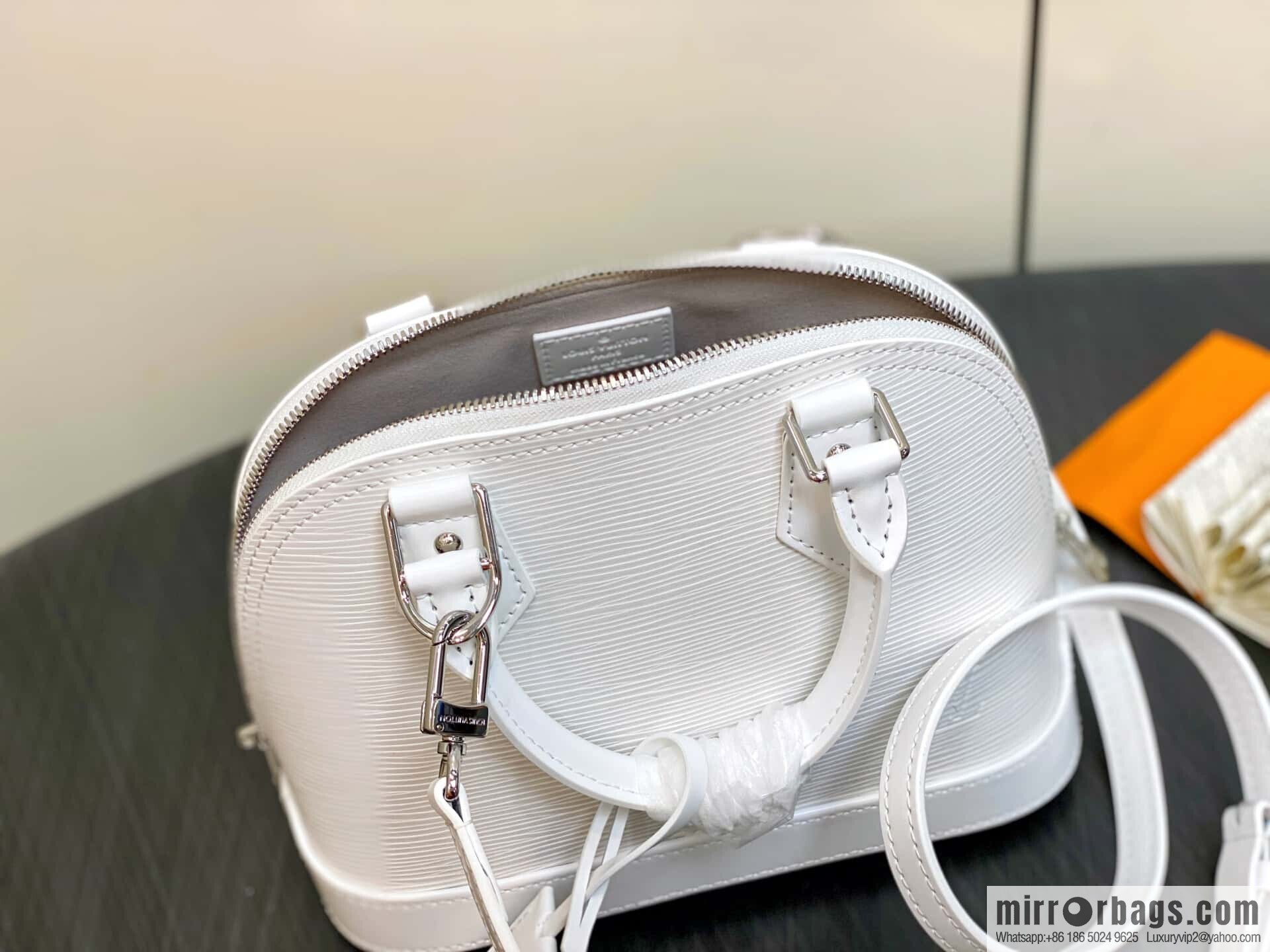 [Original order boutique] M11381 white, water ripple shell bag Sac Alma BB handbag
