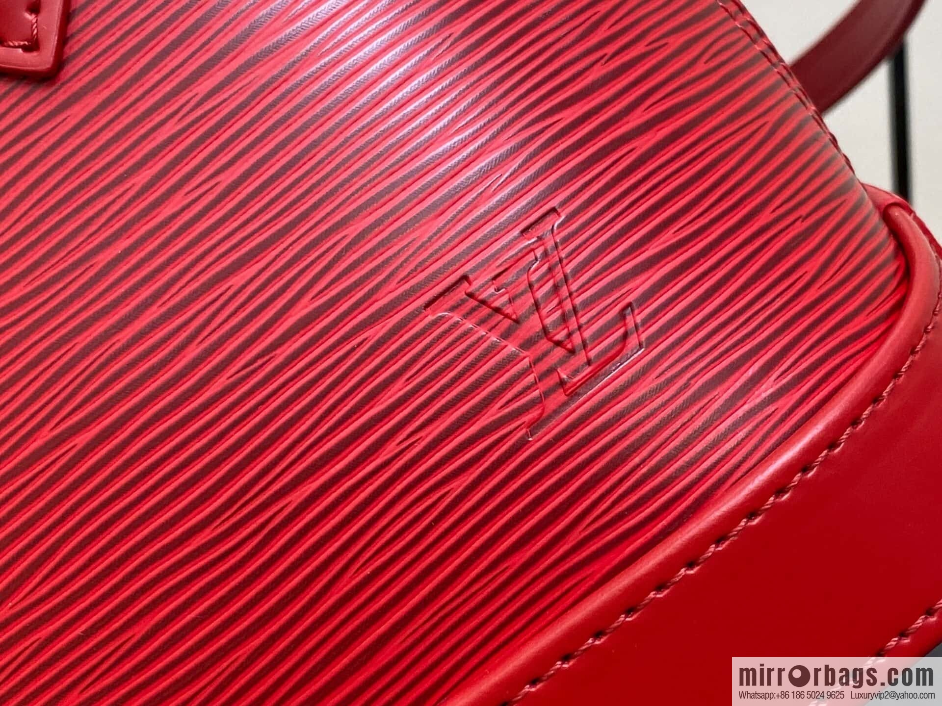 [Original order boutique] M25226 red, water ripple shell bag Sac Alma BB handbag
