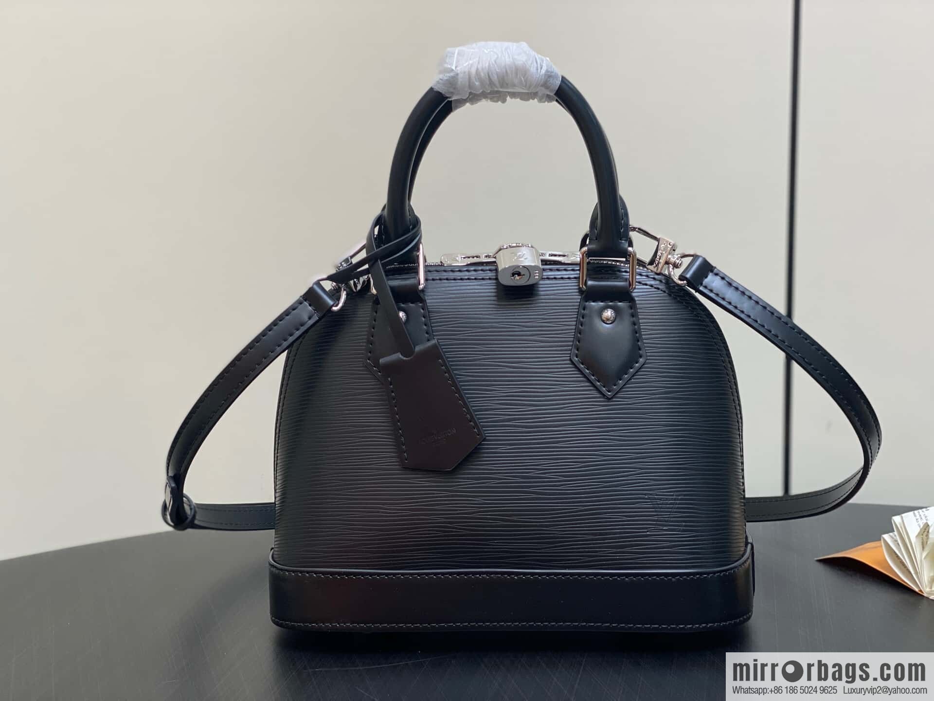 [Original order boutique] M24645 black, water ripple shell bag Sac Alma BB handbag