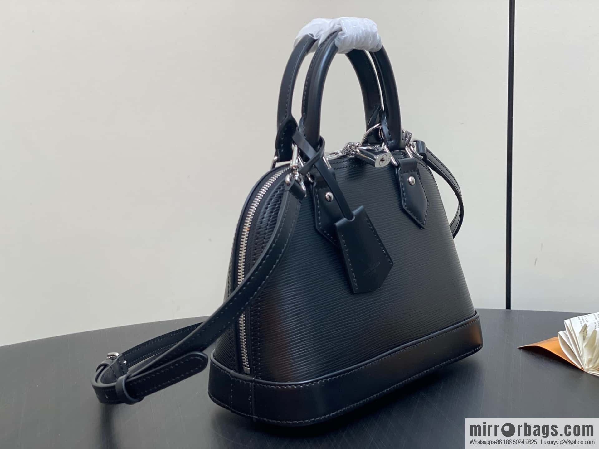 [Original order boutique] M24645 black, water ripple shell bag Sac Alma BB handbag