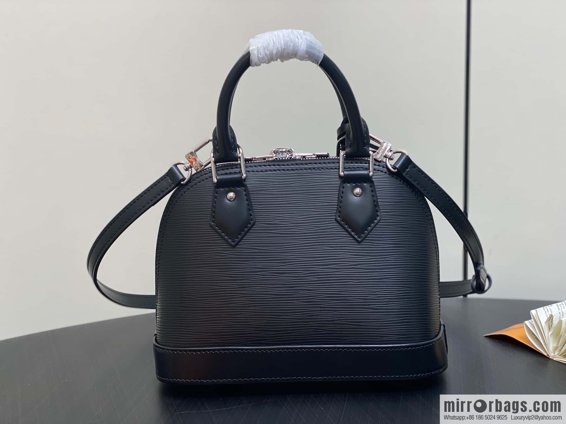 [Original order boutique] M24645 black, water ripple shell bag Sac Alma BB handbag