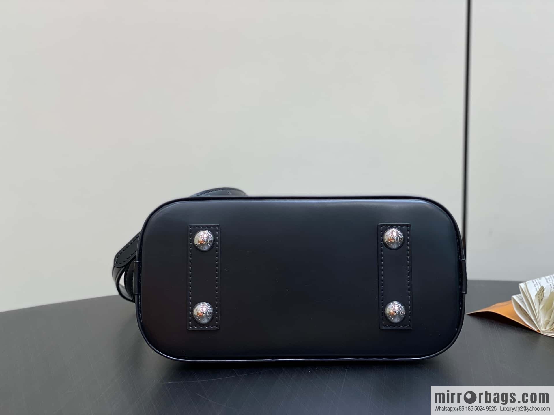 [Original order boutique] M24645 black, water ripple shell bag Sac Alma BB handbag
