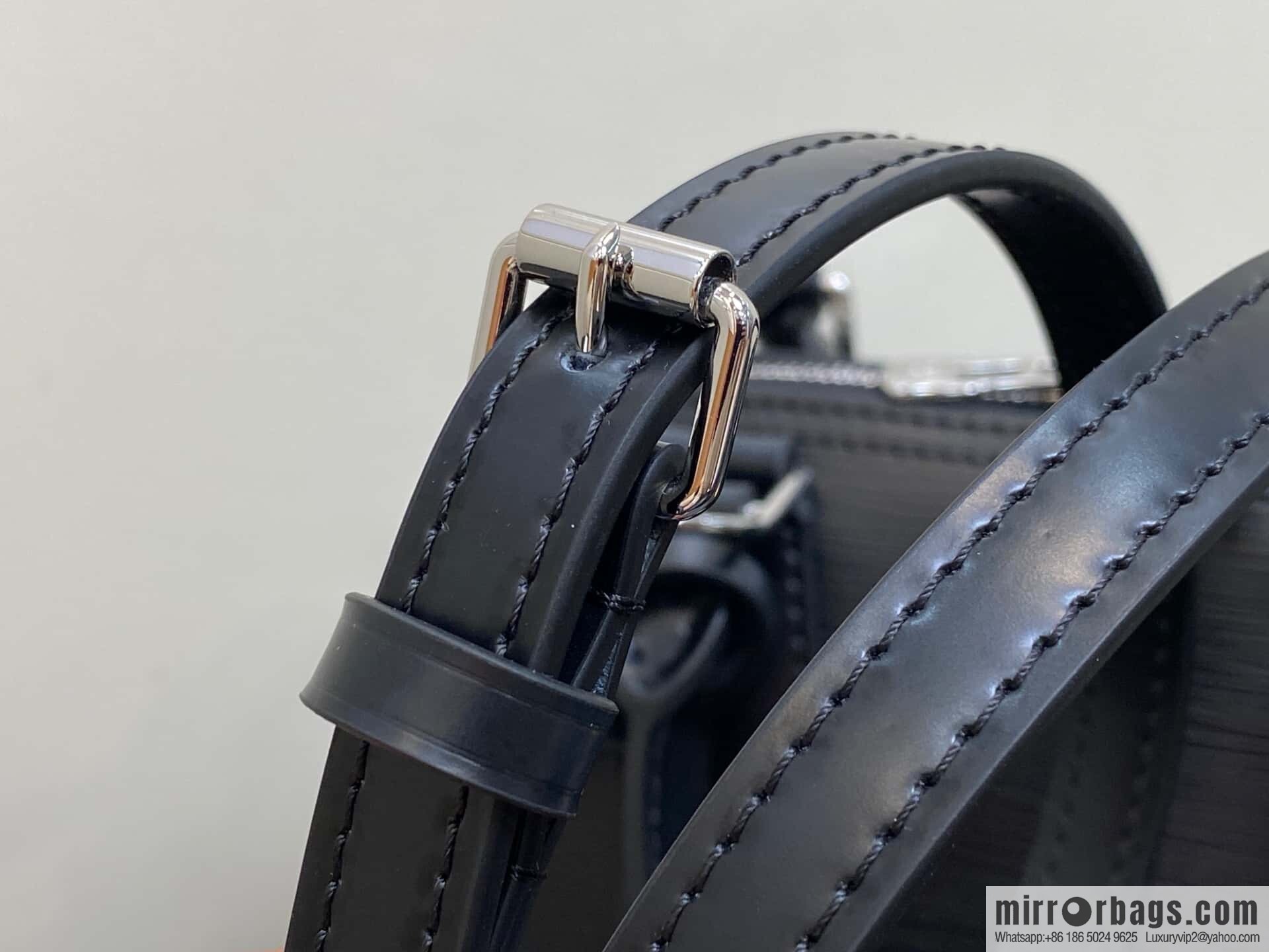 [Original order boutique] M24645 black, water ripple shell bag Sac Alma BB handbag