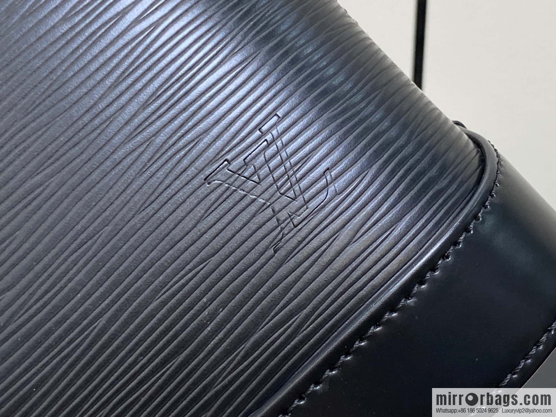 [Original order boutique] M24645 black, water ripple shell bag Sac Alma BB handbag