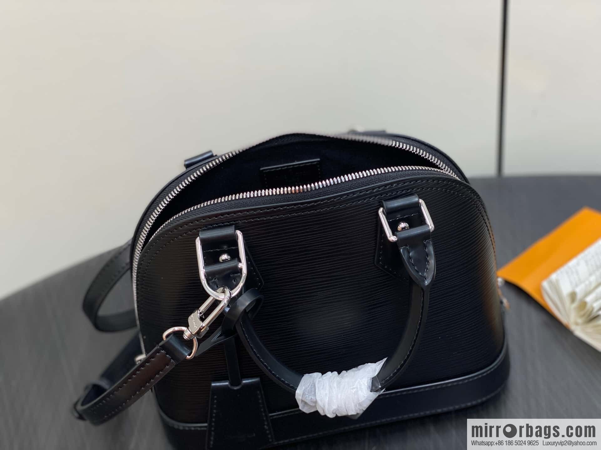 [Original order boutique] M24645 black, water ripple shell bag Sac Alma BB handbag