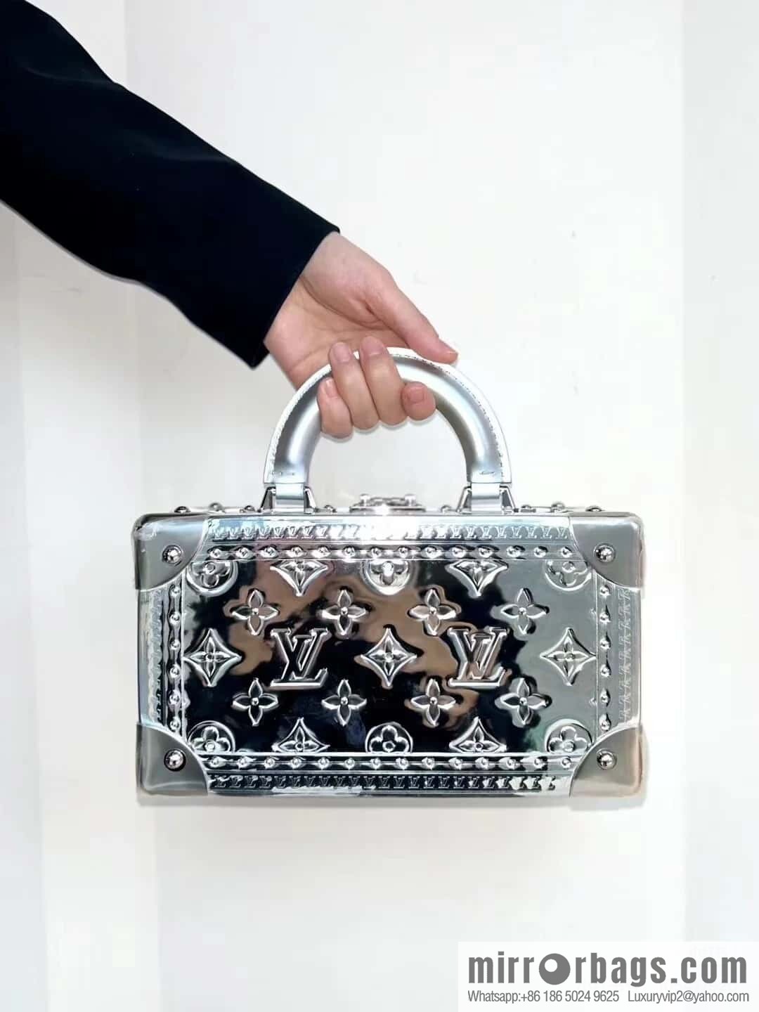 [Original order boutique] M45673 silver patent leather, box bag box series Coffret Trésor 20 hard case, in the 2021 spring and summer series