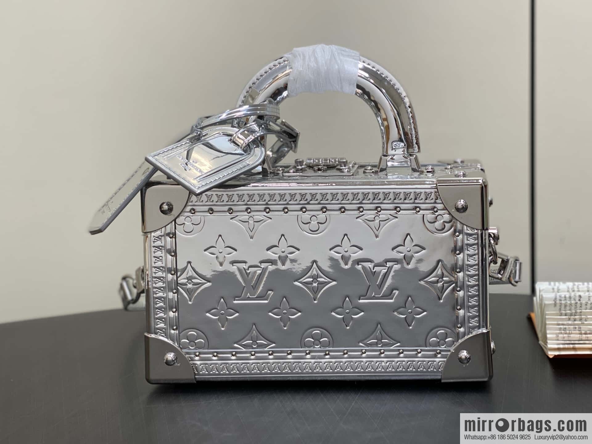 [Original order boutique] M45673 silver patent leather, box bag box series Coffret Trésor 20 hard case, in the 2021 spring and summer series