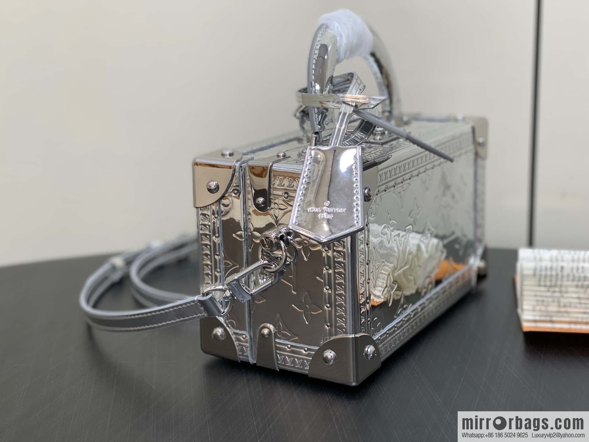 [Original order boutique] M45673 silver patent leather, box bag box series Coffret Trésor 20 hard case, in the 2021 spring and summer series