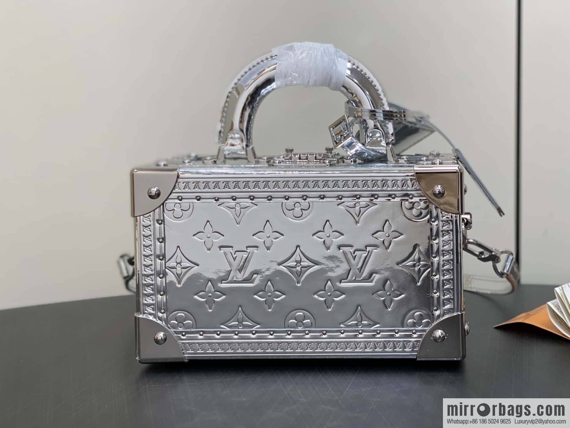 [Original order boutique] M45673 silver patent leather, box bag box series Coffret Trésor 20 hard case, in the 2021 spring and summer series