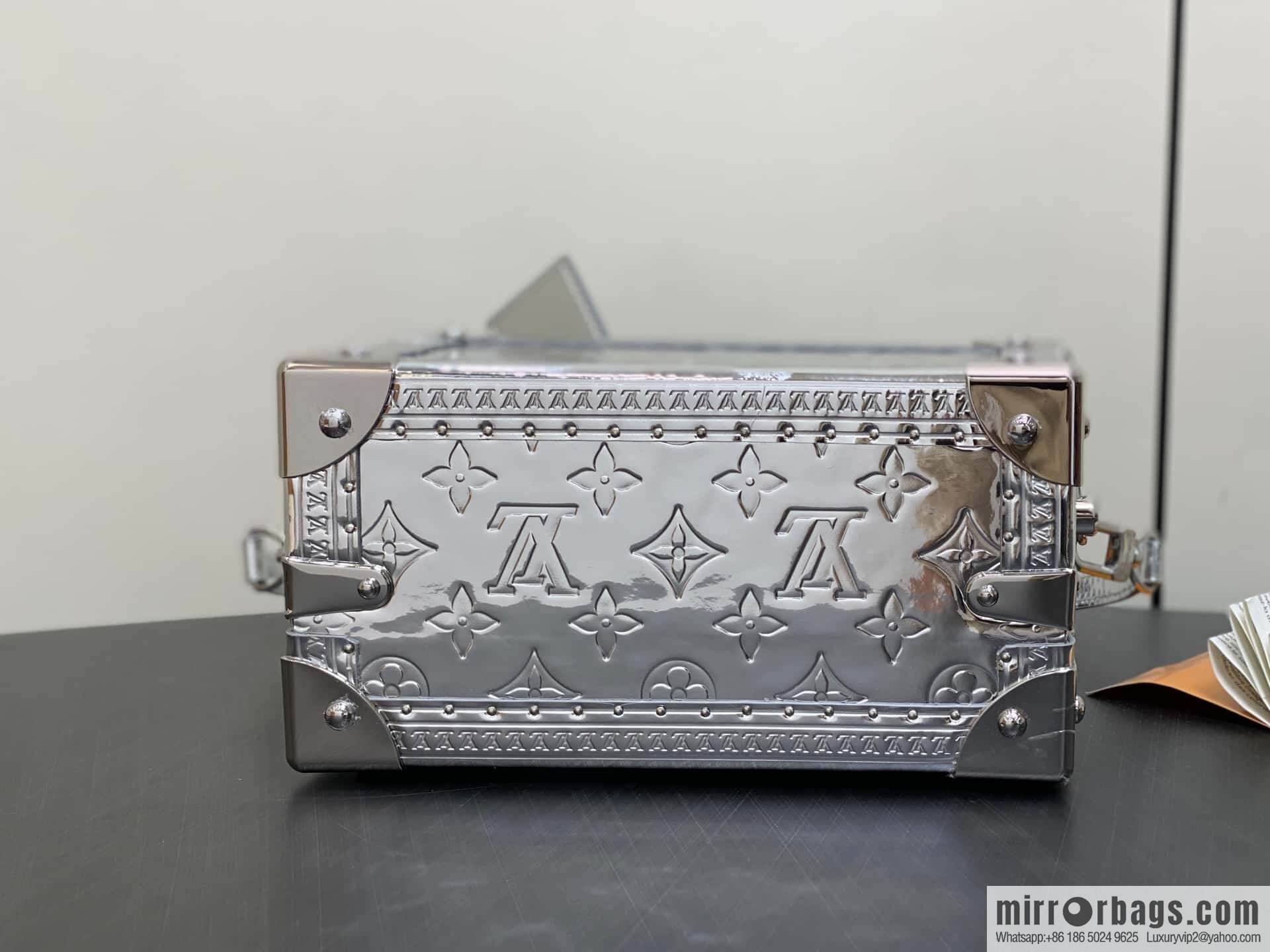 [Original order boutique] M45673 silver patent leather, box bag box series Coffret Trésor 20 hard case, in the 2021 spring and summer series