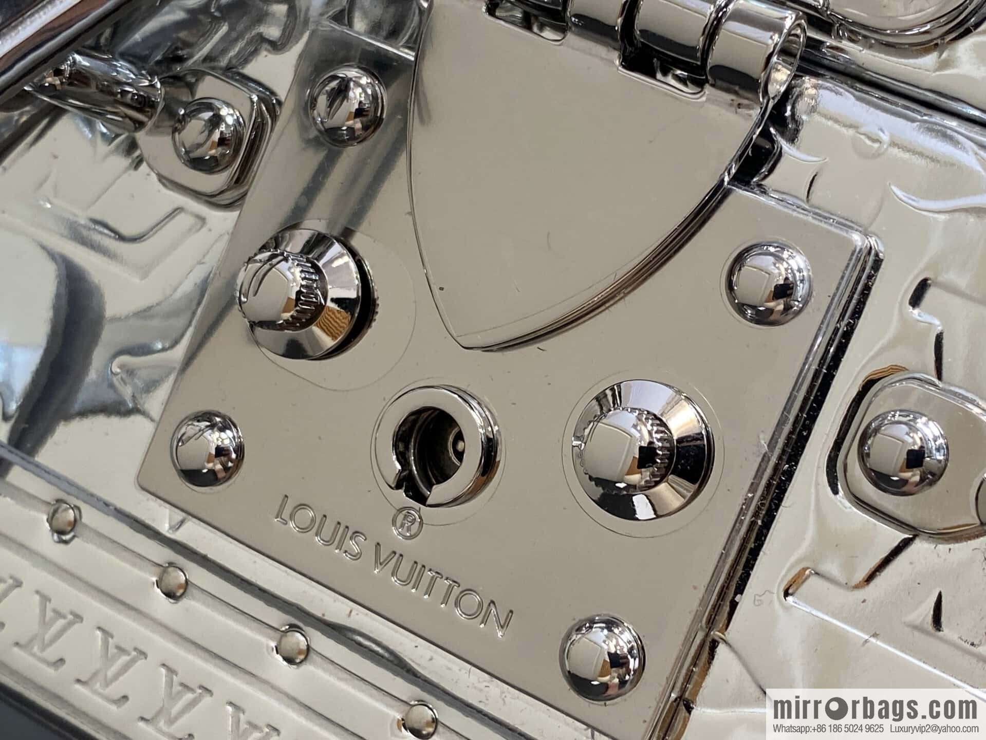 [Original order boutique] M45673 silver patent leather, box bag box series Coffret Trésor 20 hard case, in the 2021 spring and summer series