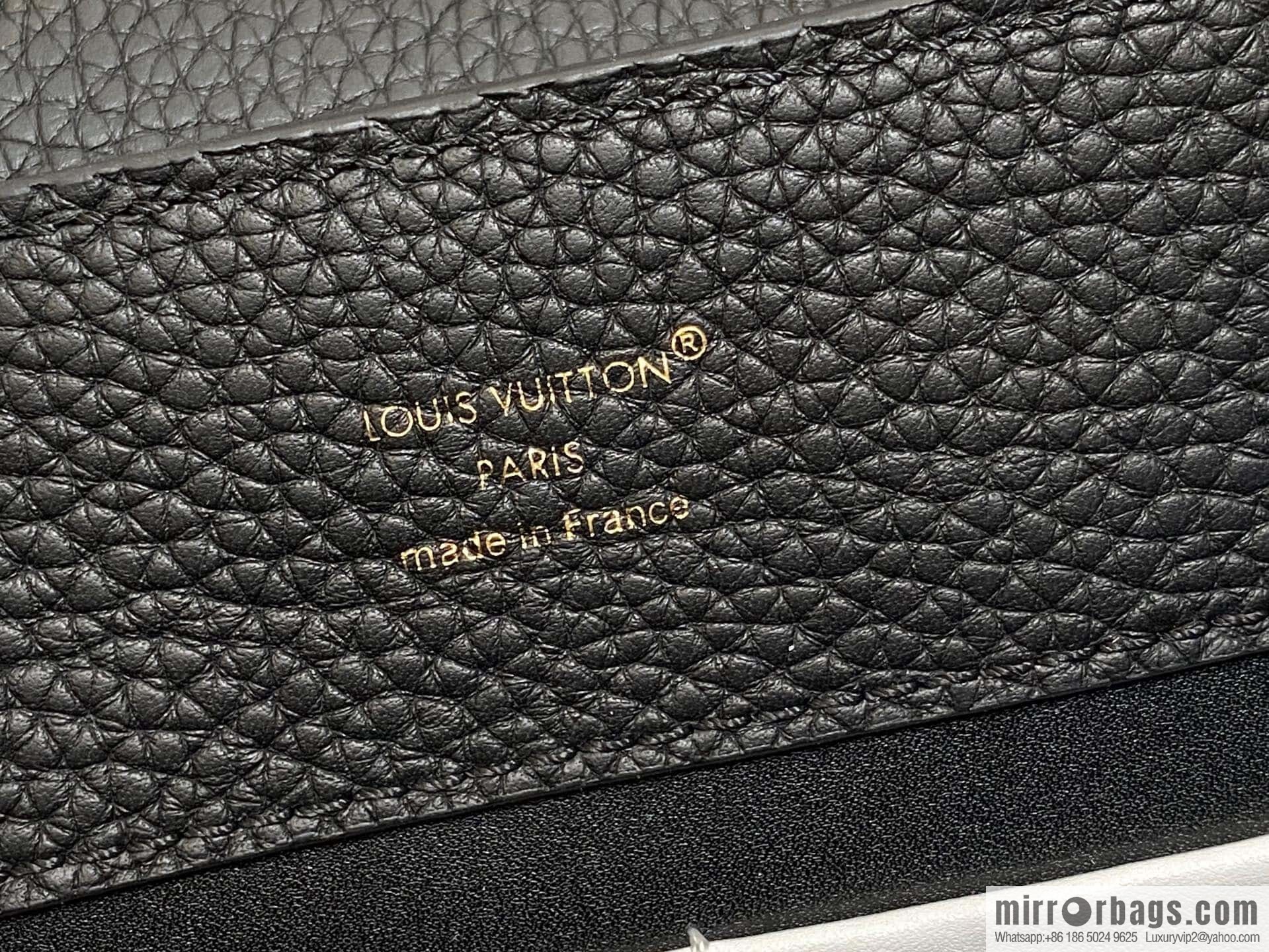 [Original order boutique] M12345 black full leather cap that English Capucines medium handbag
