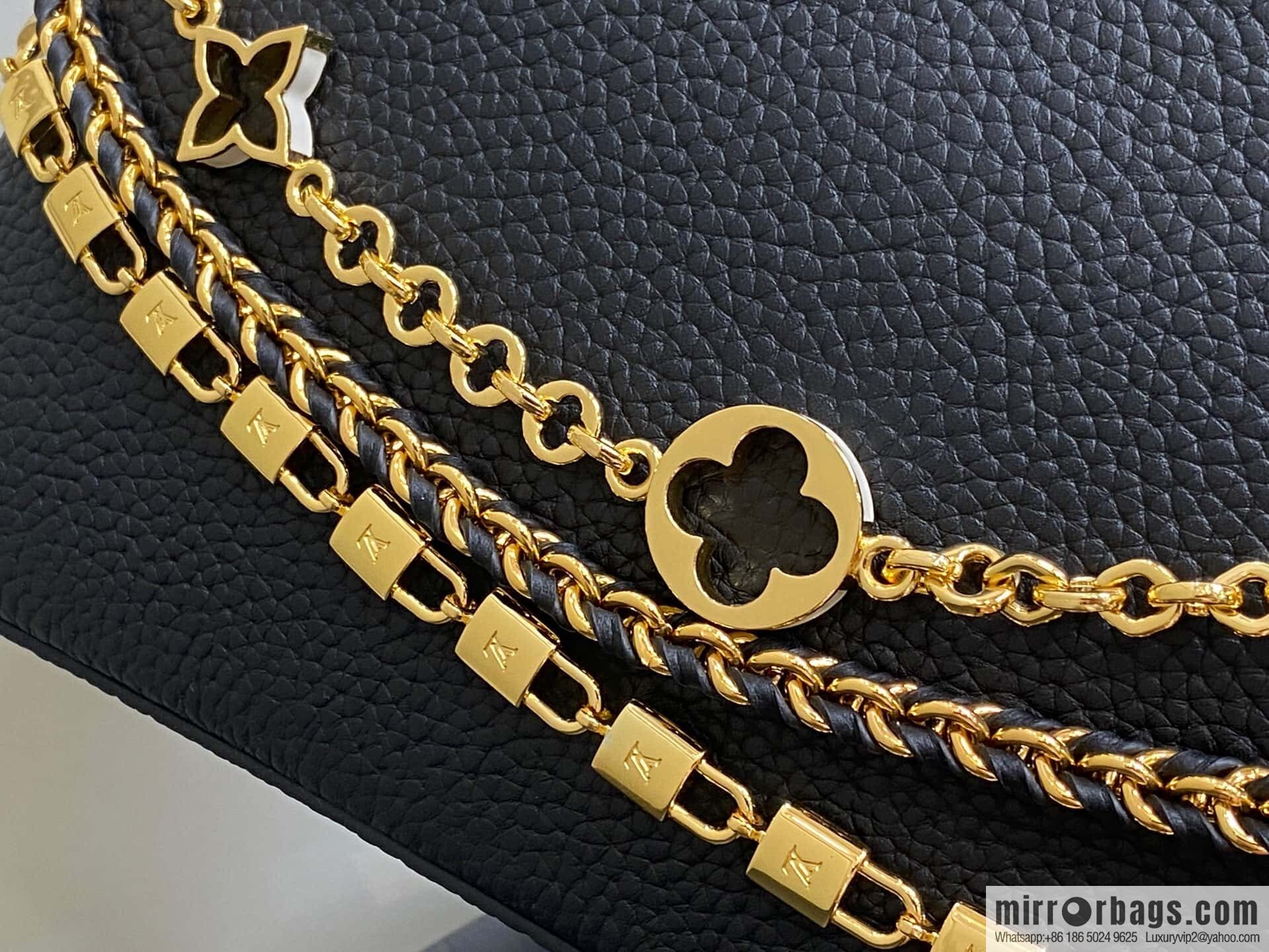 [Original order boutique] M12345 black, full leather cap that British Capucines BB handbag