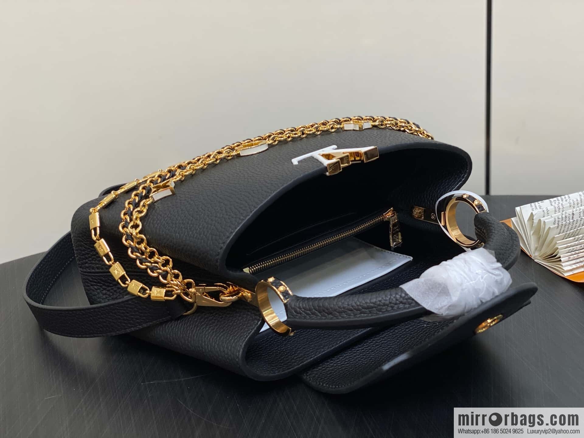 [Original order boutique] M12345 black, full leather cap that British Capucines BB handbag