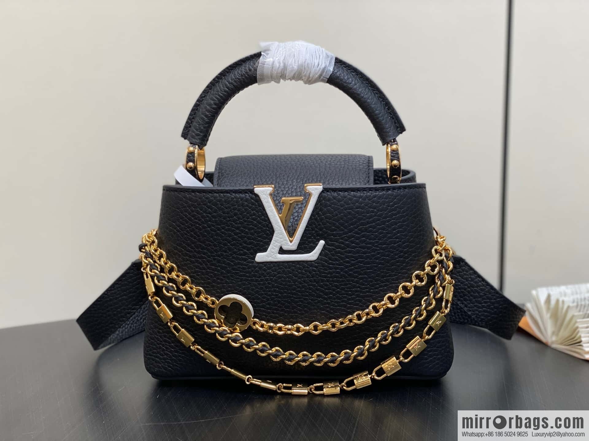 [Original order boutique] M12345 black full leather cap that English model, this Capucines mini handbag