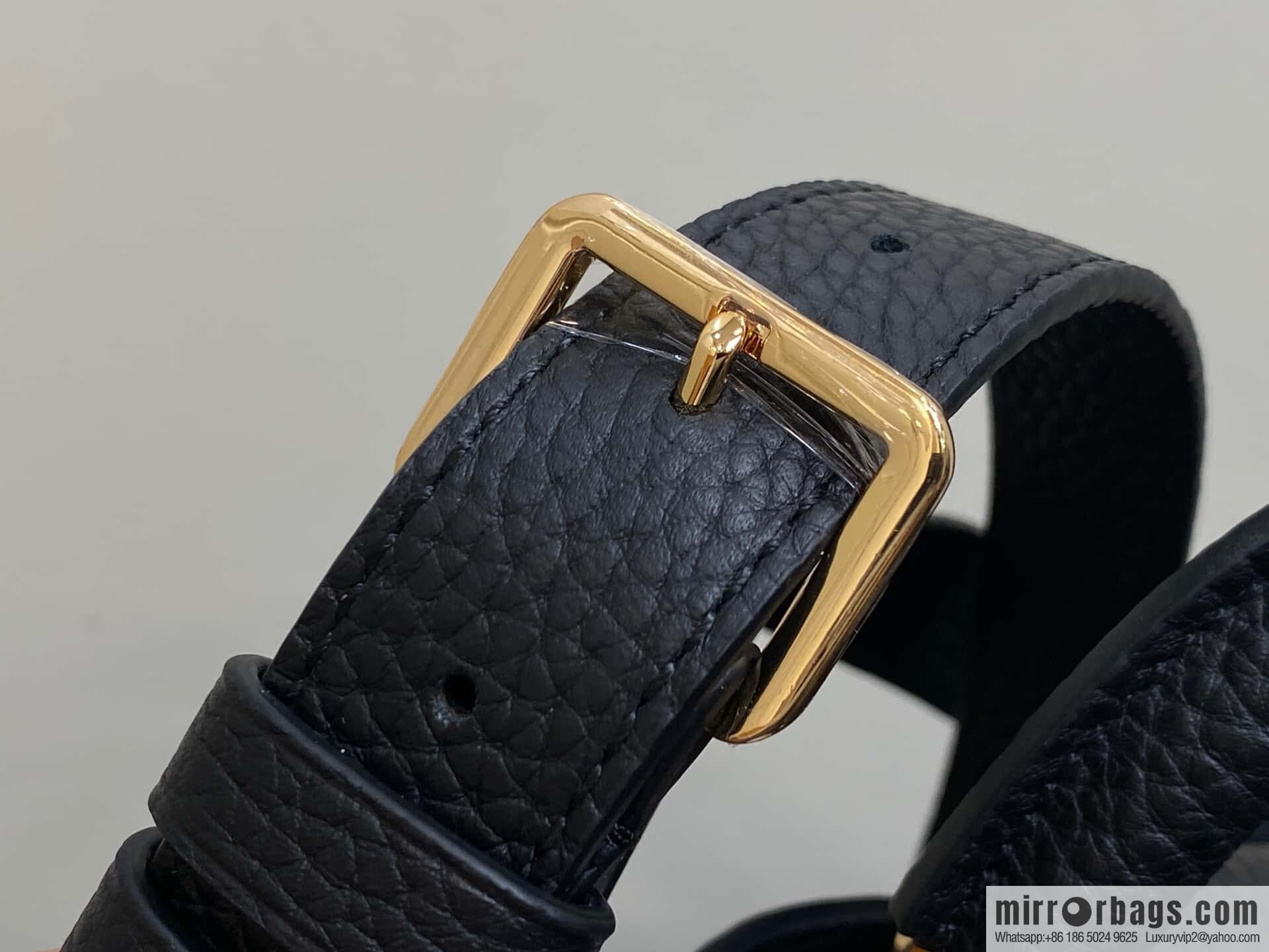[Original order boutique] M12345 black full leather cap that English model, this Capucines mini handbag