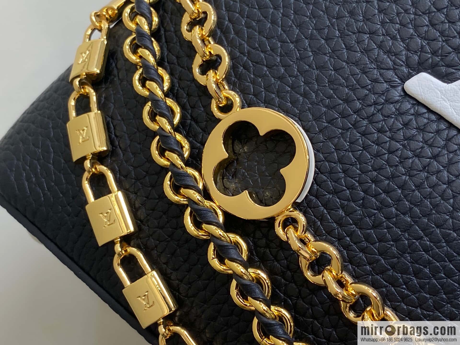 [Original order boutique] M12345 black full leather cap that English model, this Capucines mini handbag