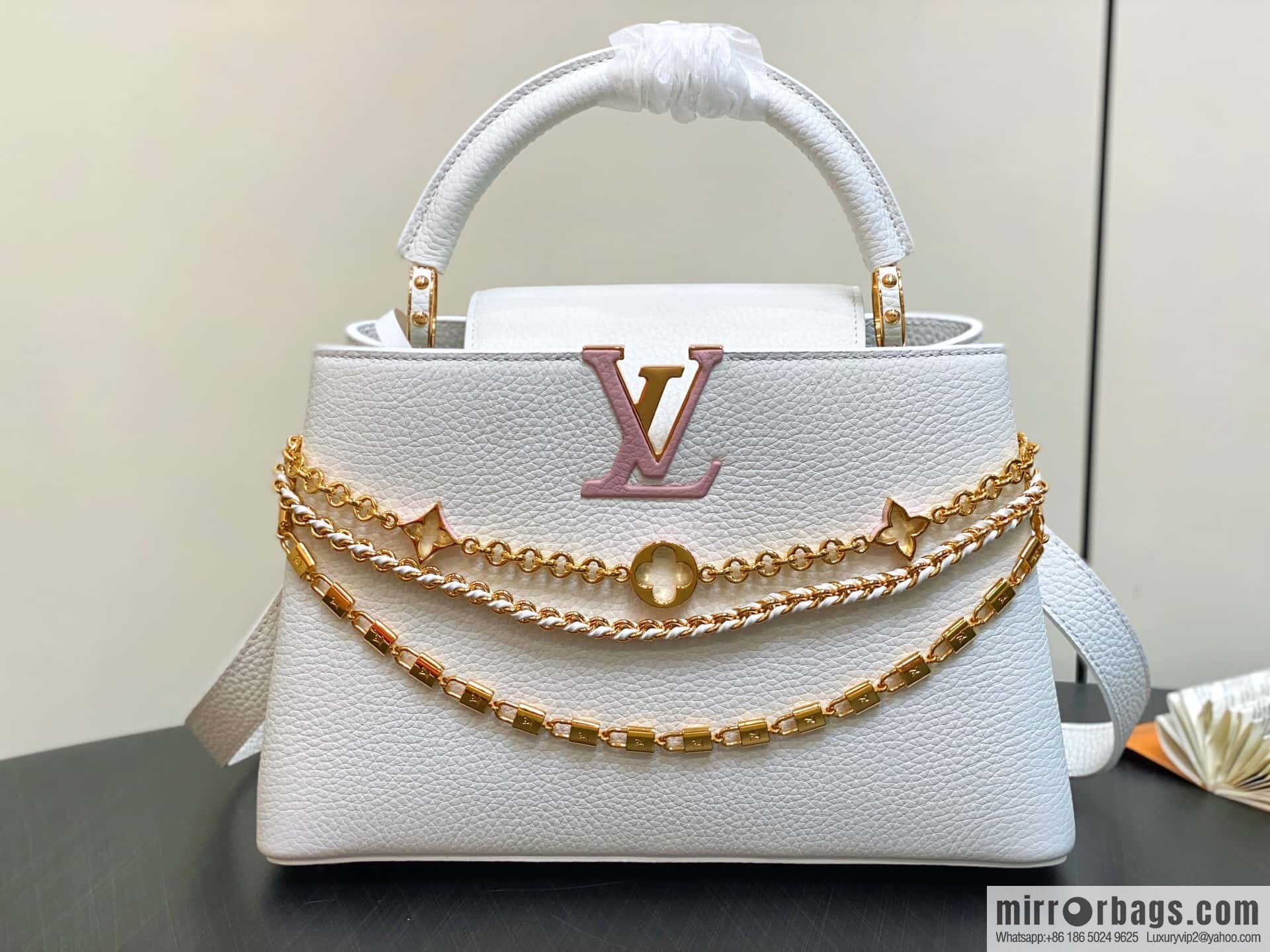 [Original order boutique] M12279 white, full leather cap that English Capucines medium handbag