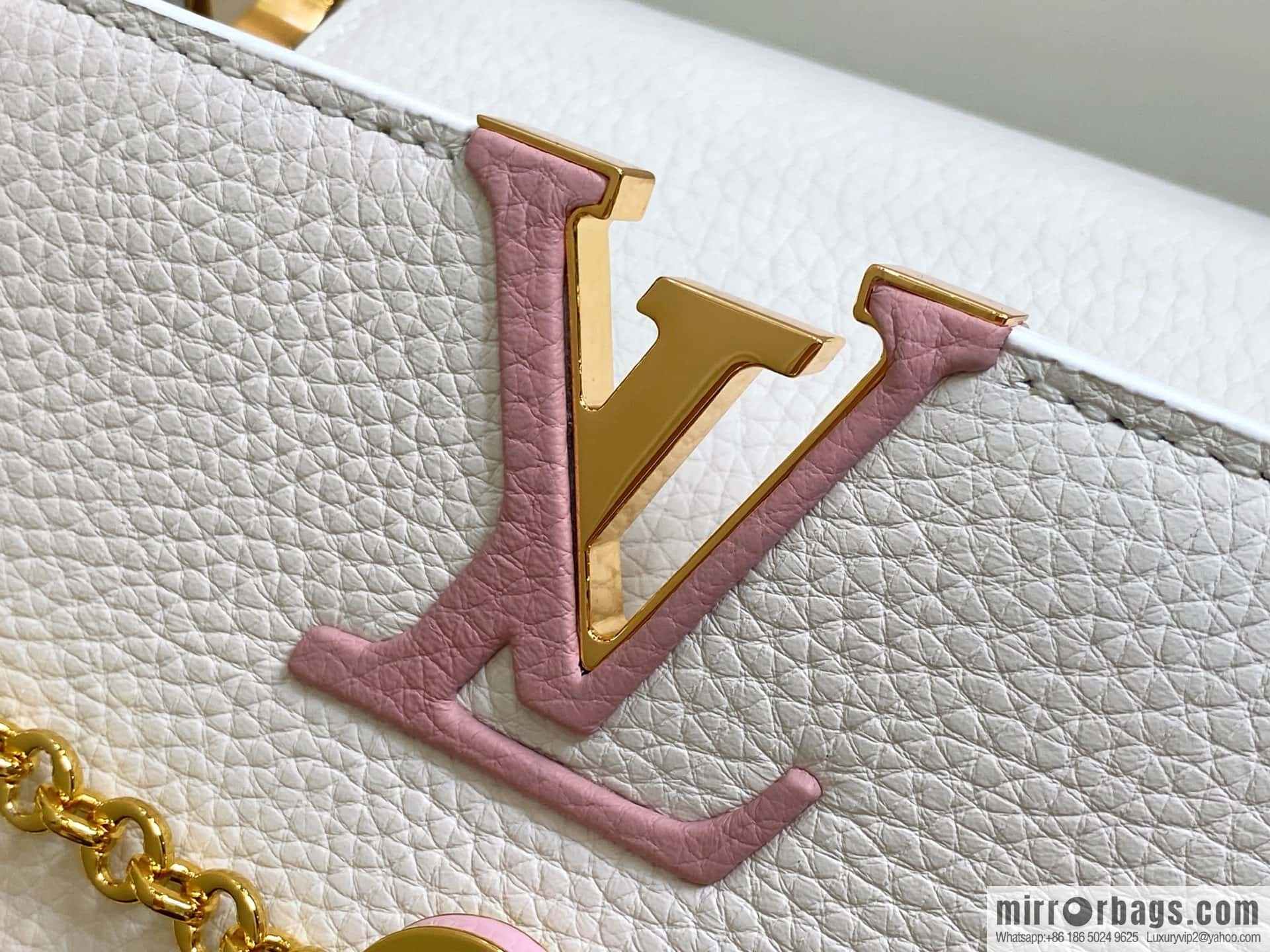 [Original order boutique] M12279 white, full leather cap that English Capucines medium handbag