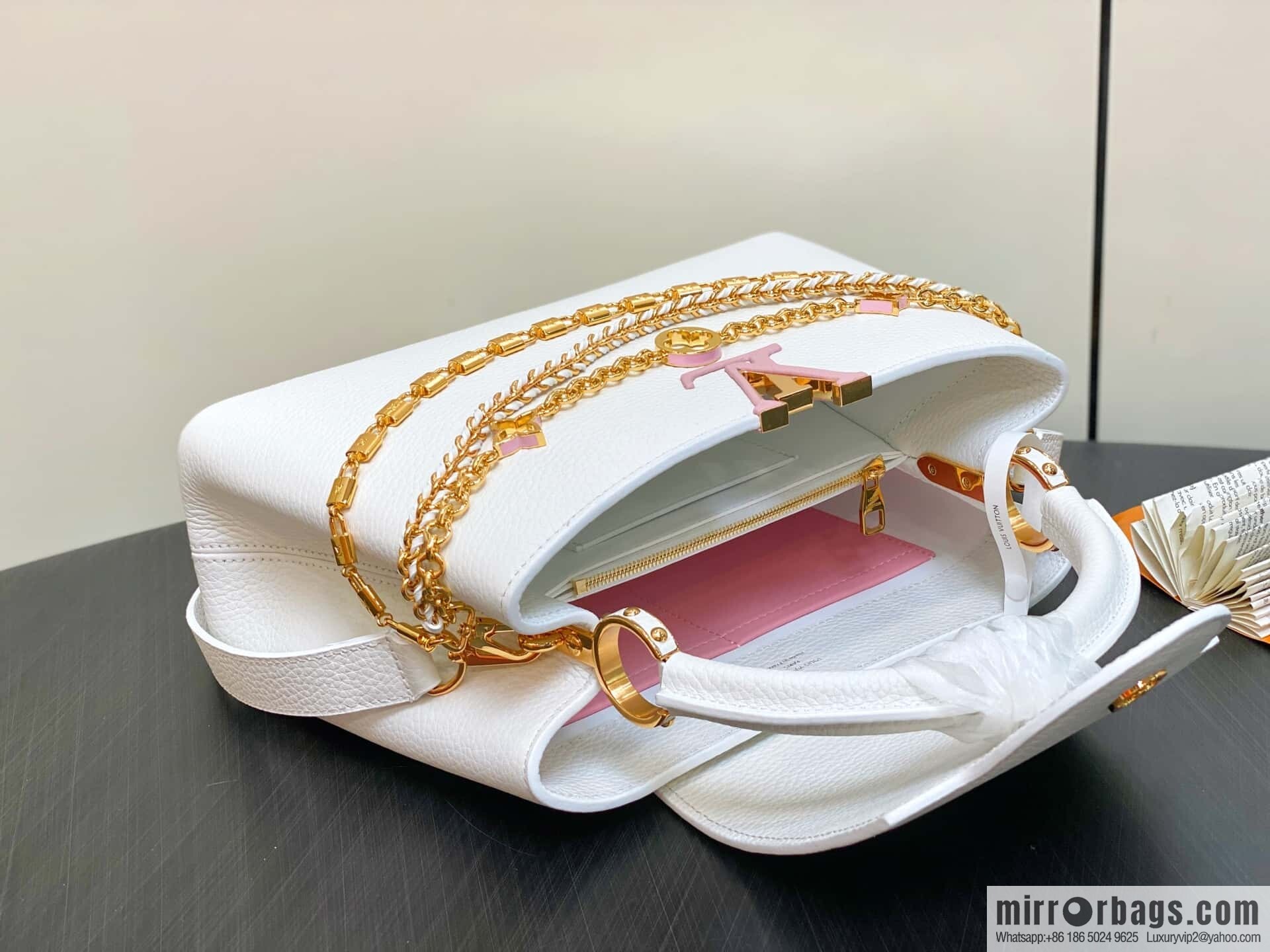 [Original order boutique] M12279 white, full leather cap that English Capucines medium handbag