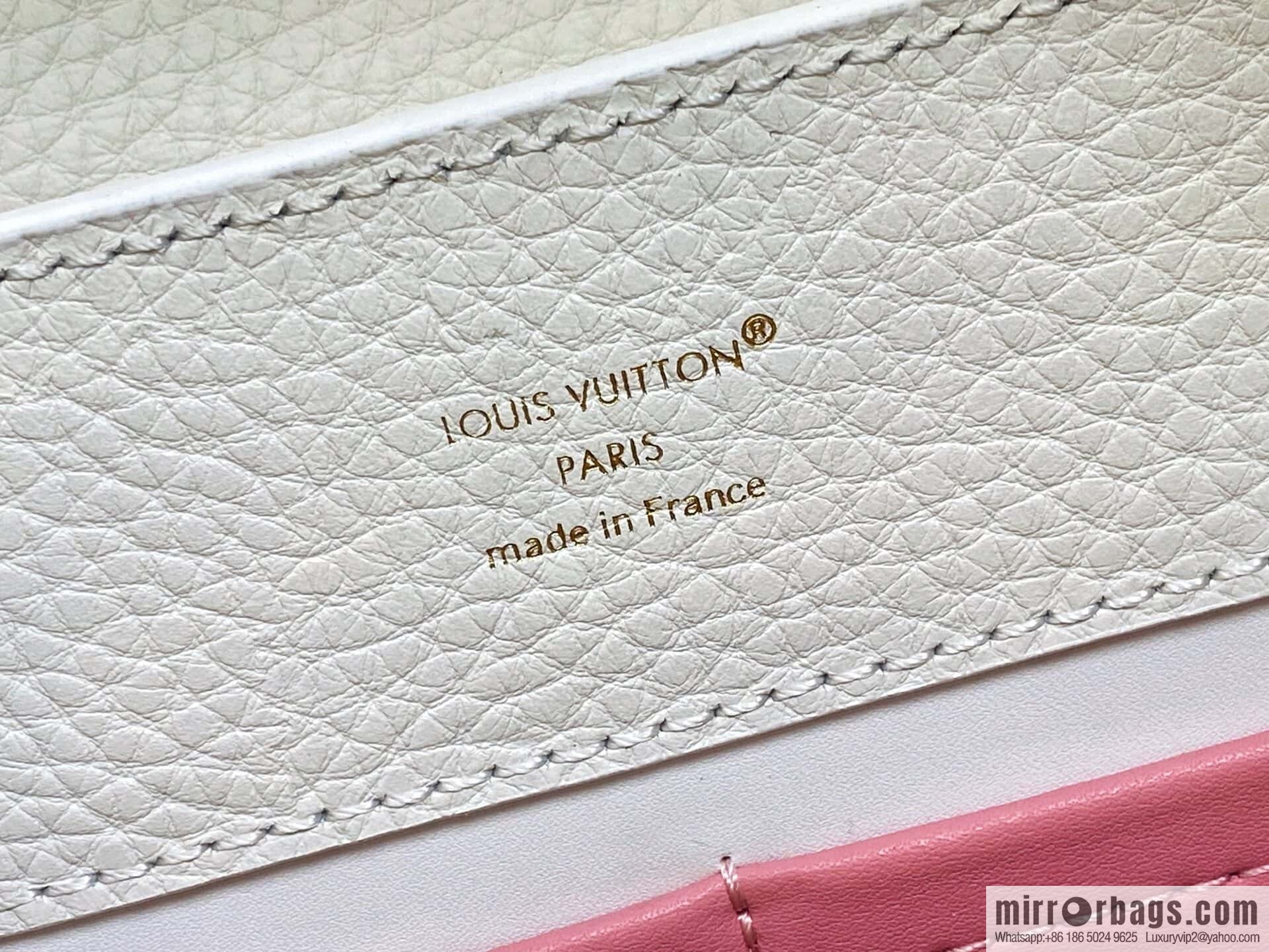 [Original order boutique] M12279 white, full leather cap that English Capucines medium handbag