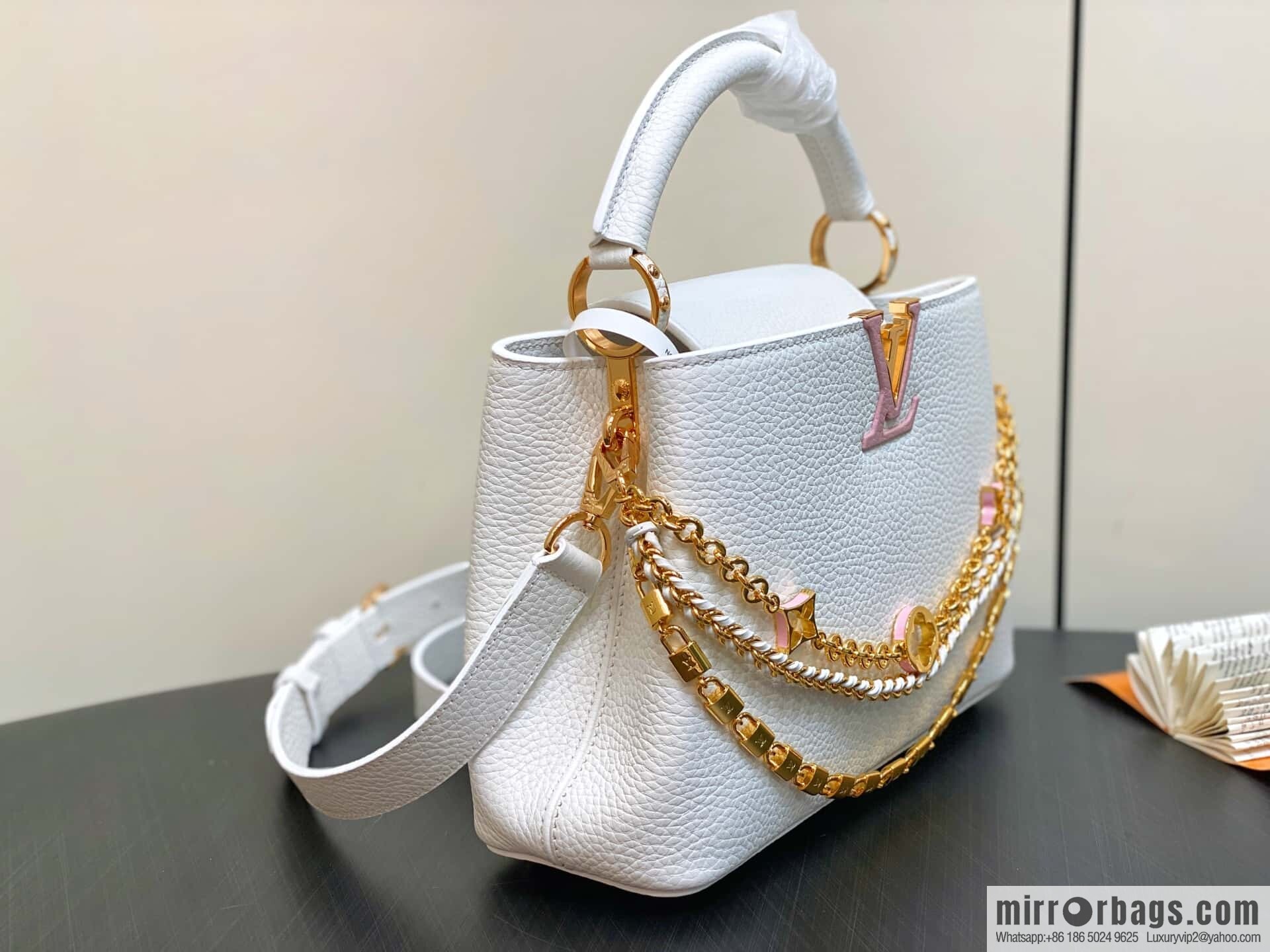 [Original order boutique] M12279 white, full leather cap that English Capucines BB handbag