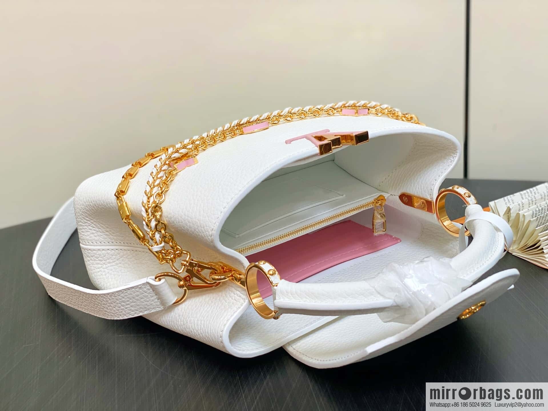 [Original order boutique] M12279 white, full leather cap that English Capucines BB handbag