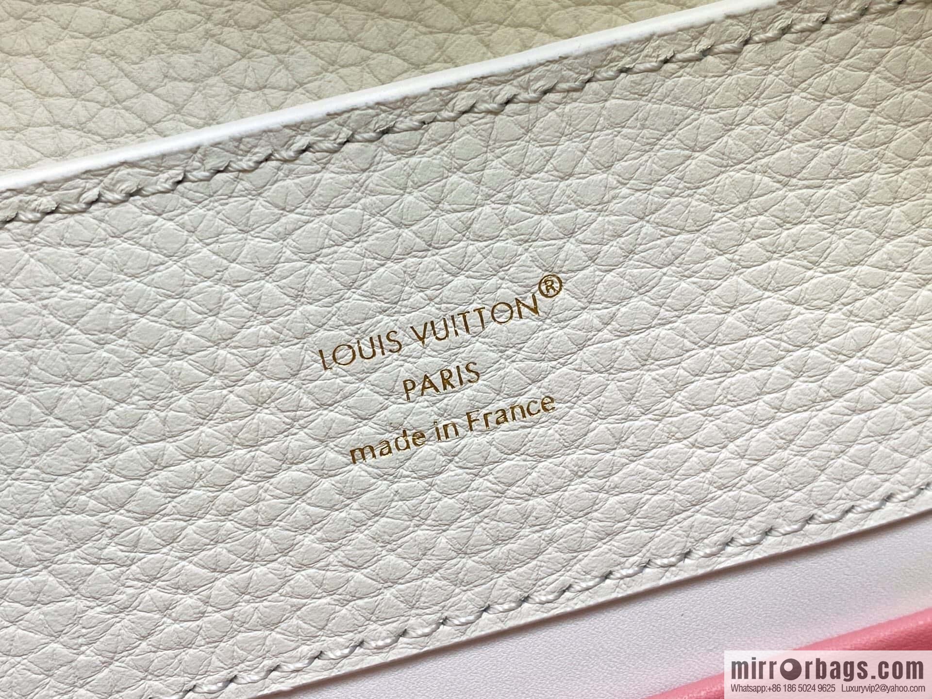 [Original order boutique] M12279 white, full leather cap that English Capucines BB handbag