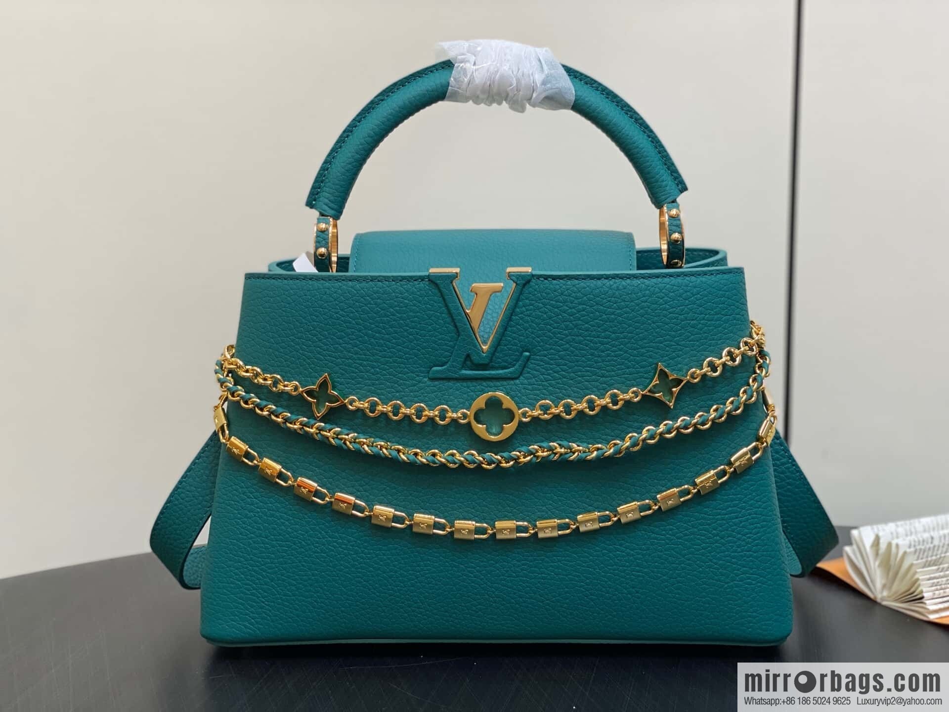[Original order boutique] M11906 green, full leather cap, English style, this Capucines medium handbag.