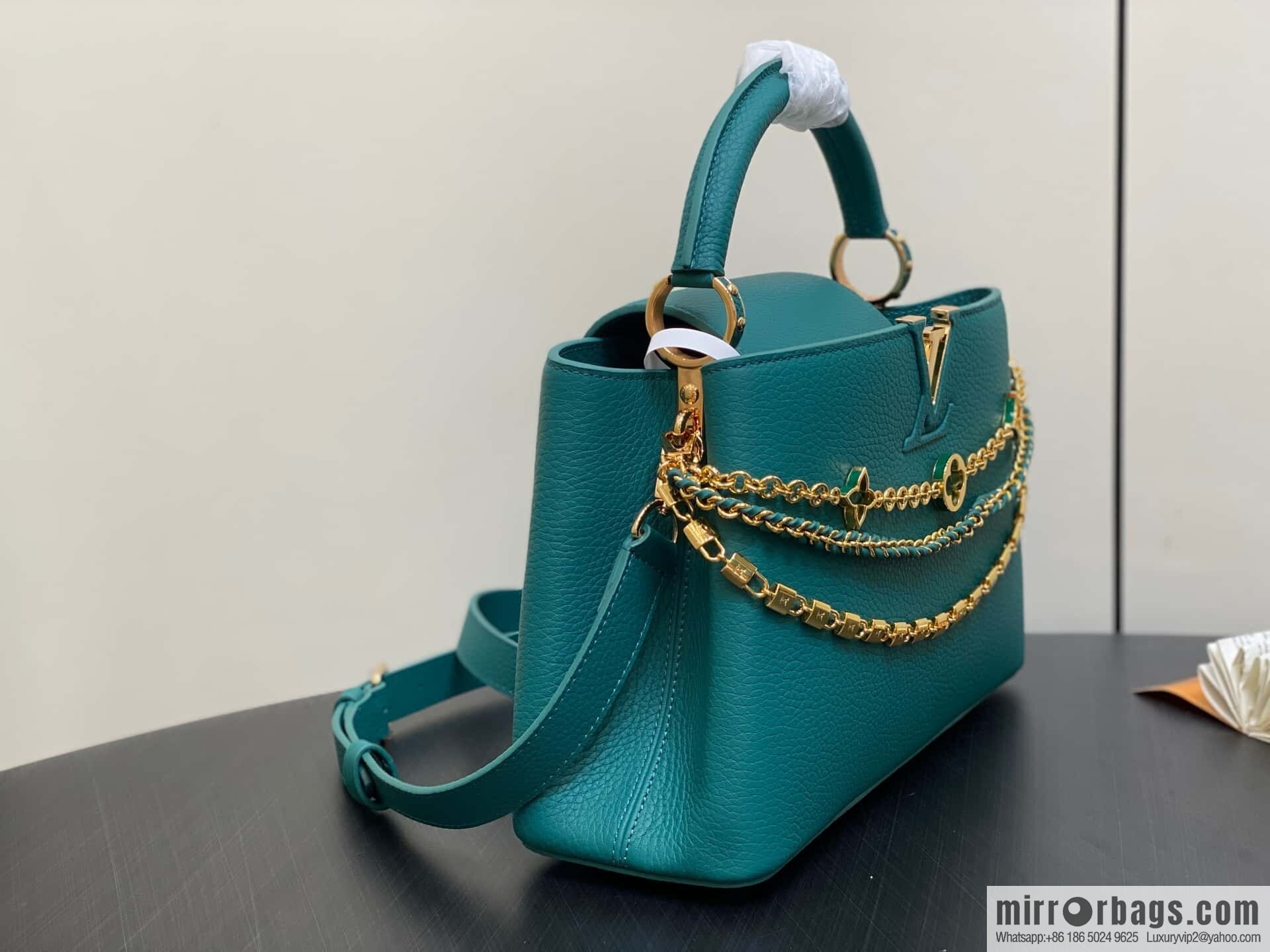 [Original order boutique] M11906 green, full leather cap, English style, this Capucines medium handbag.