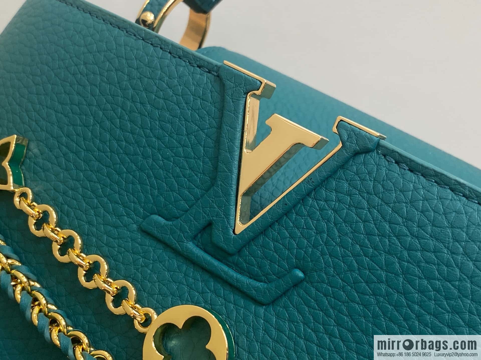 [Original order boutique] M11906 green, full leather cap, English style, this Capucines medium handbag.