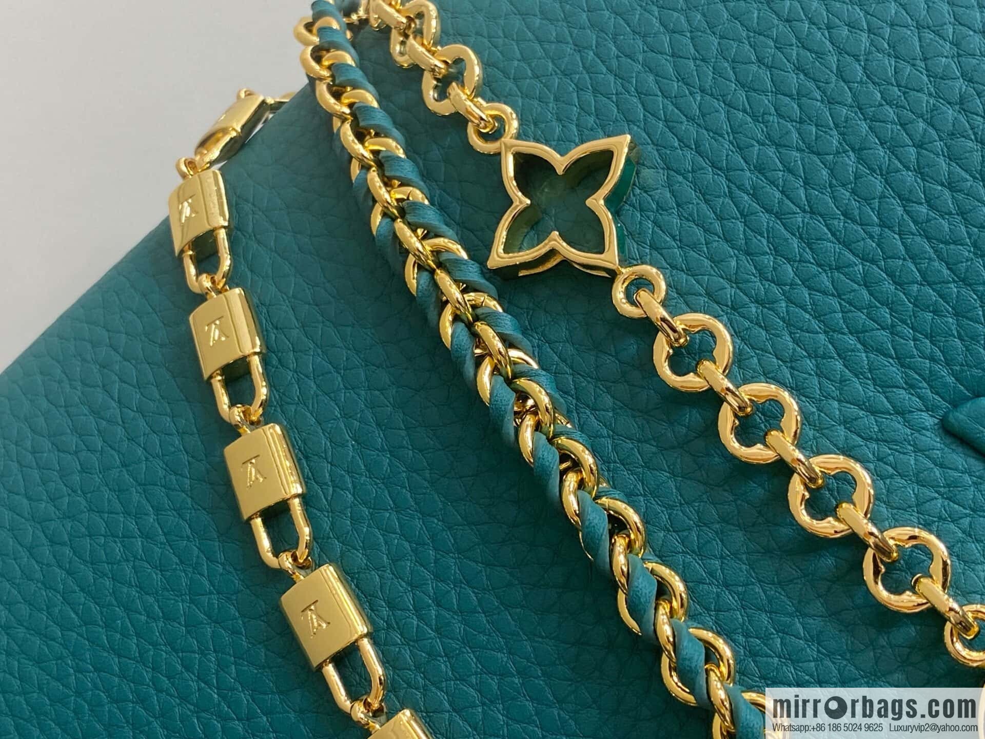[Original order boutique] M11906 green, full leather cap, English style, this Capucines medium handbag.