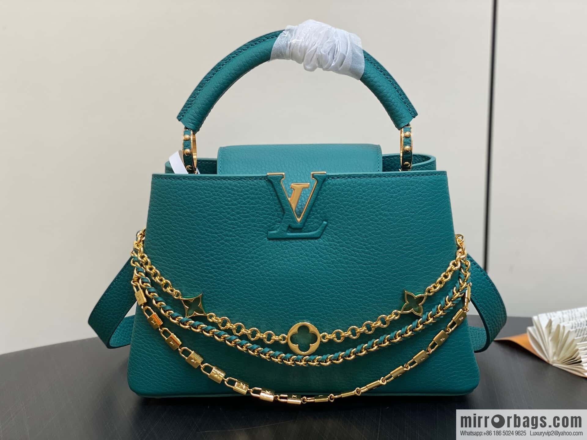 [Original order boutique] M11906 green, full leather cap, this Capucines BB handbag