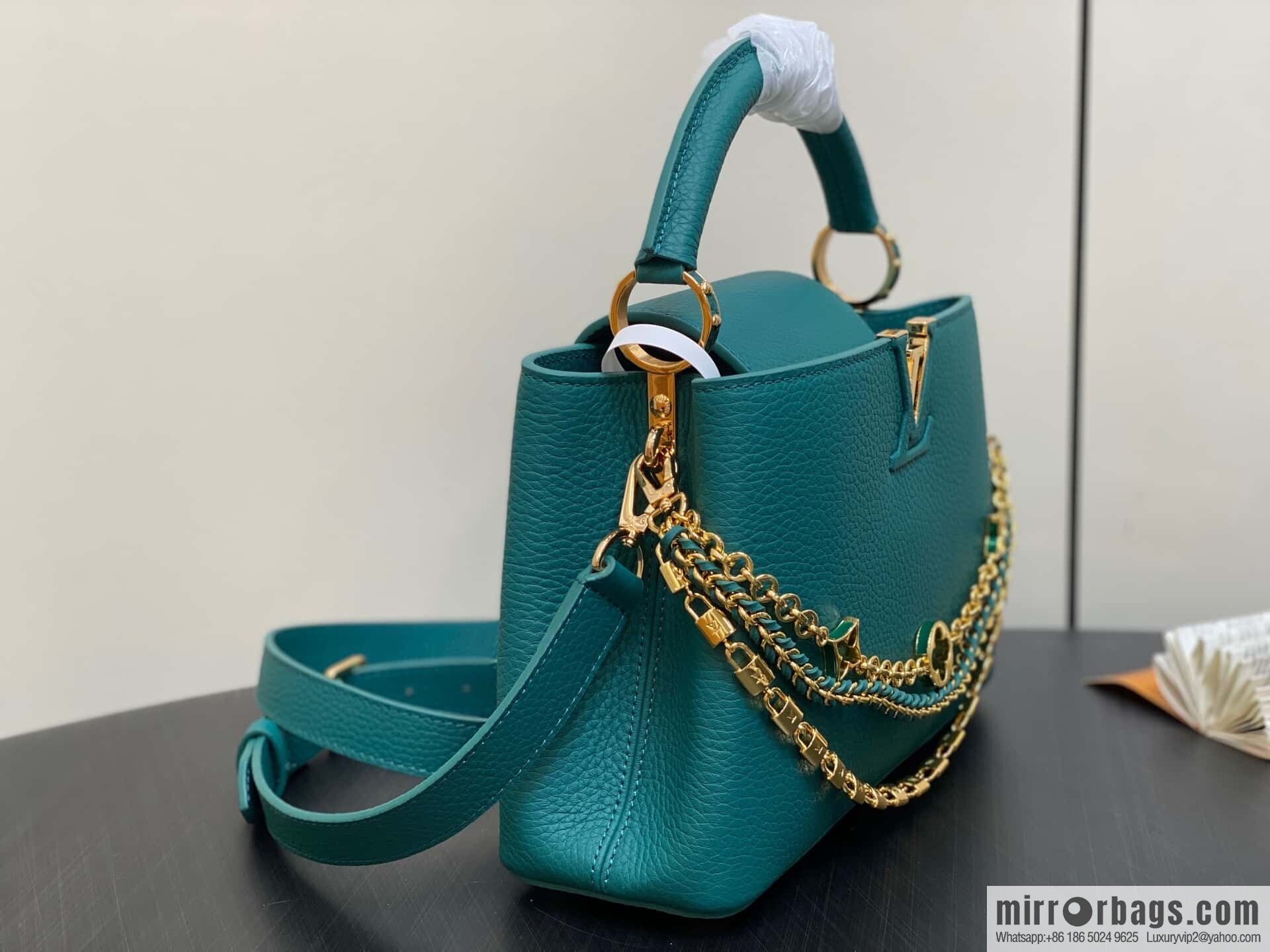 [Original order boutique] M11906 green, full leather cap, this Capucines BB handbag