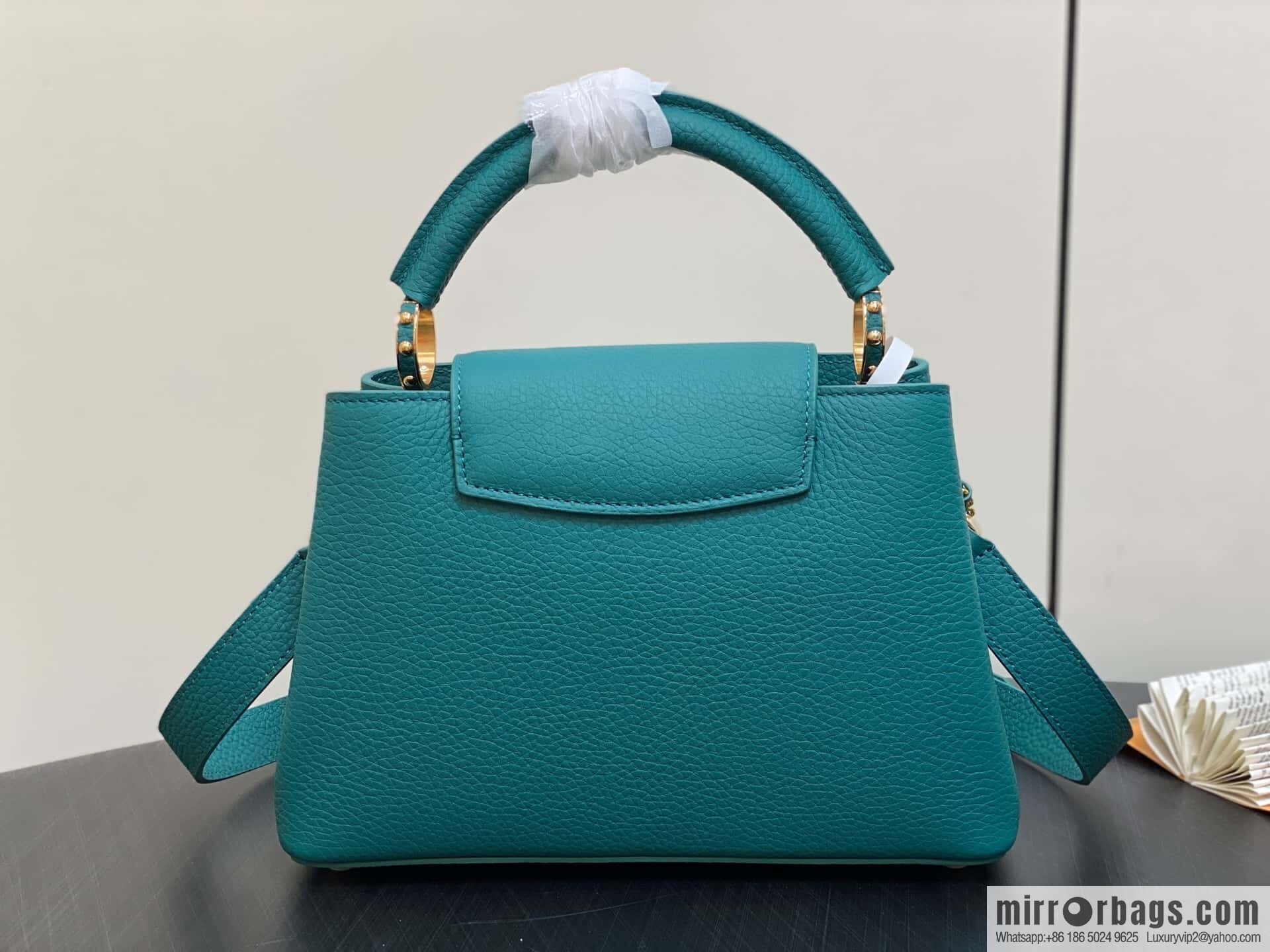 [Original order boutique] M11906 green, full leather cap, this Capucines BB handbag