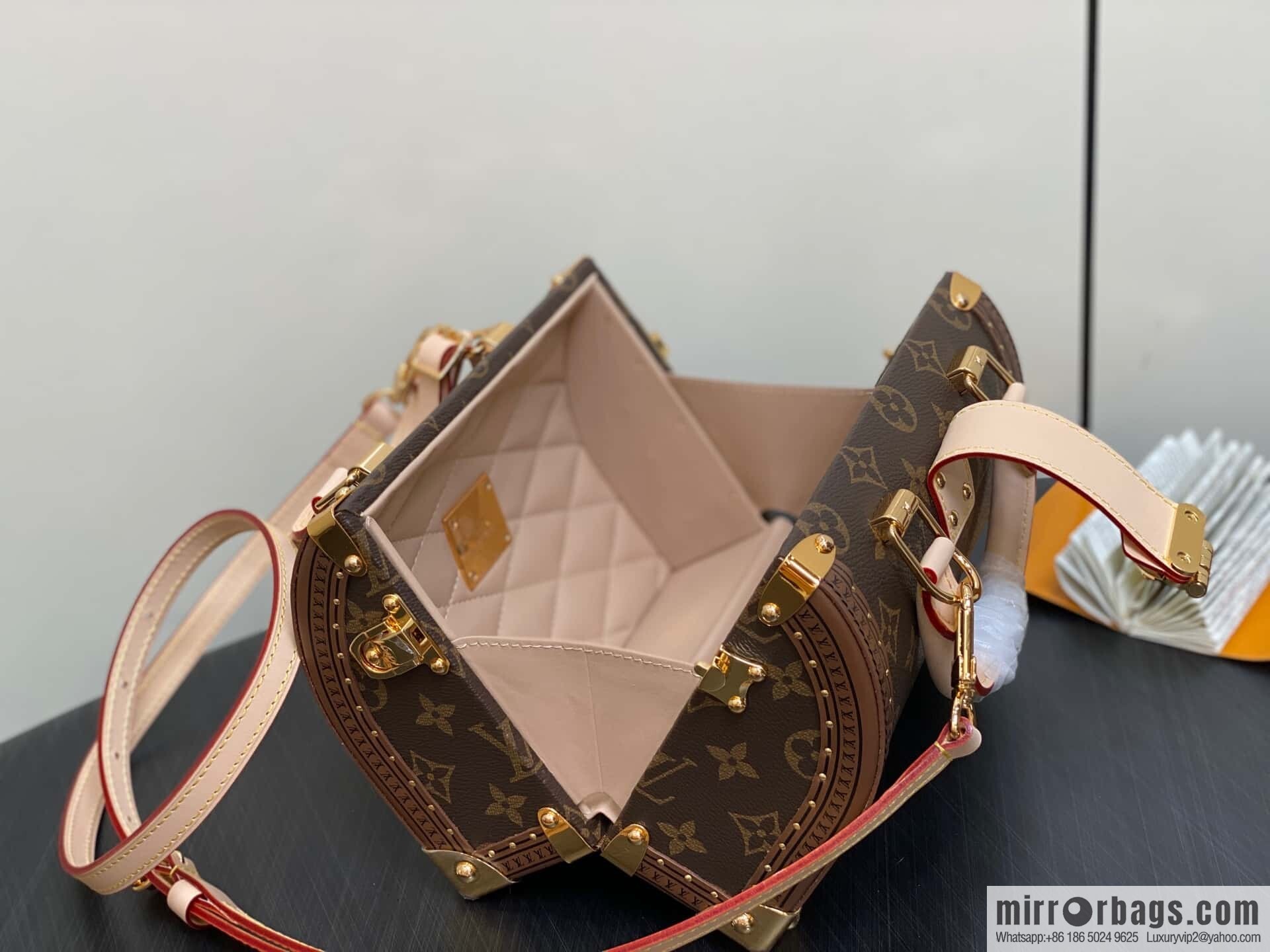 [Original order boutique] M11154 presbyopia, box hard box, this Iconic Speedy 20 handbag.