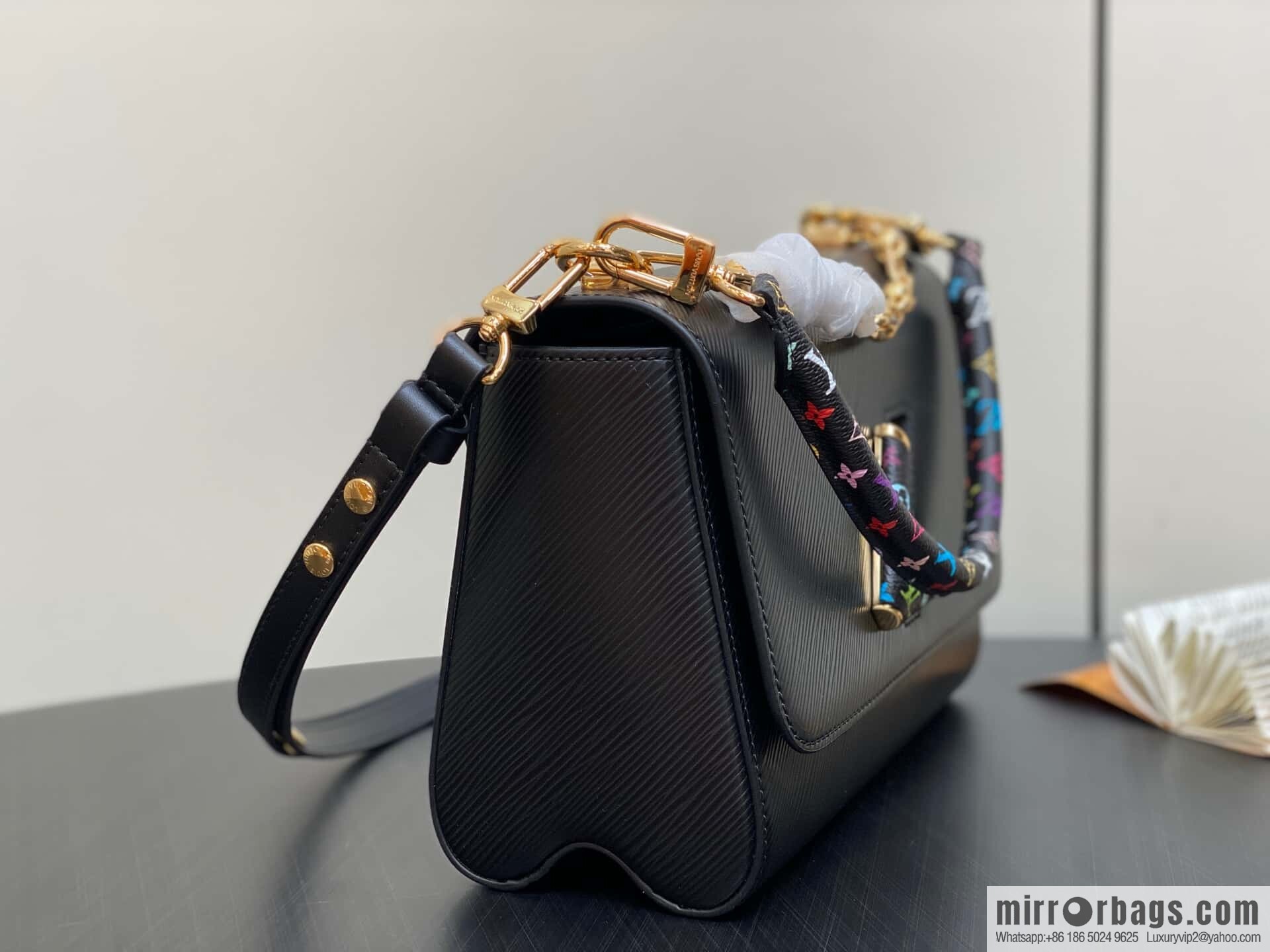 [Original order boutique] M13243 black color, black water ripple, the new LV x TM TWIST SLIM medium handbag of the season