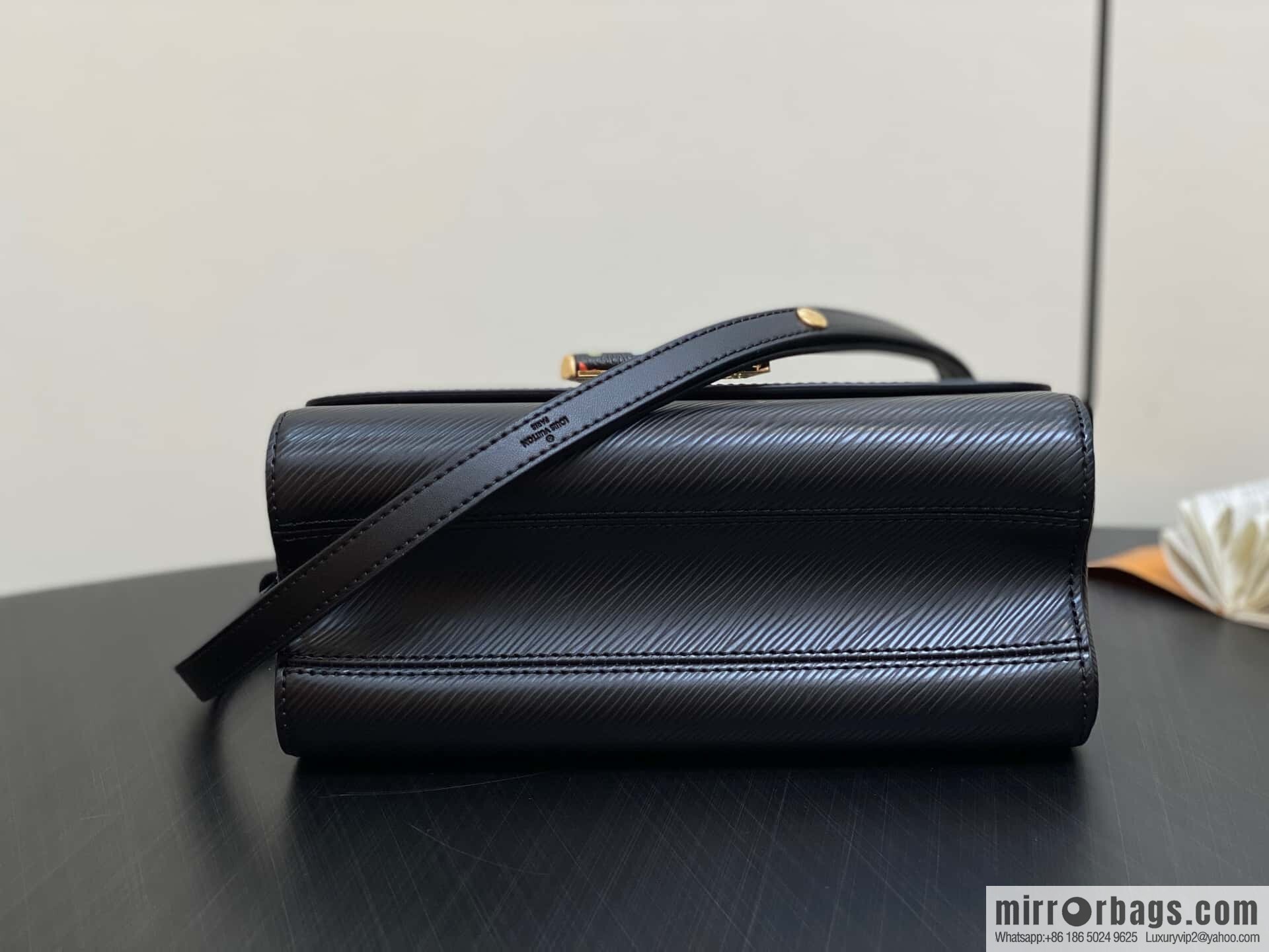[Original order boutique] M13243 black color, black water ripple, the new LV x TM TWIST SLIM medium handbag of the season