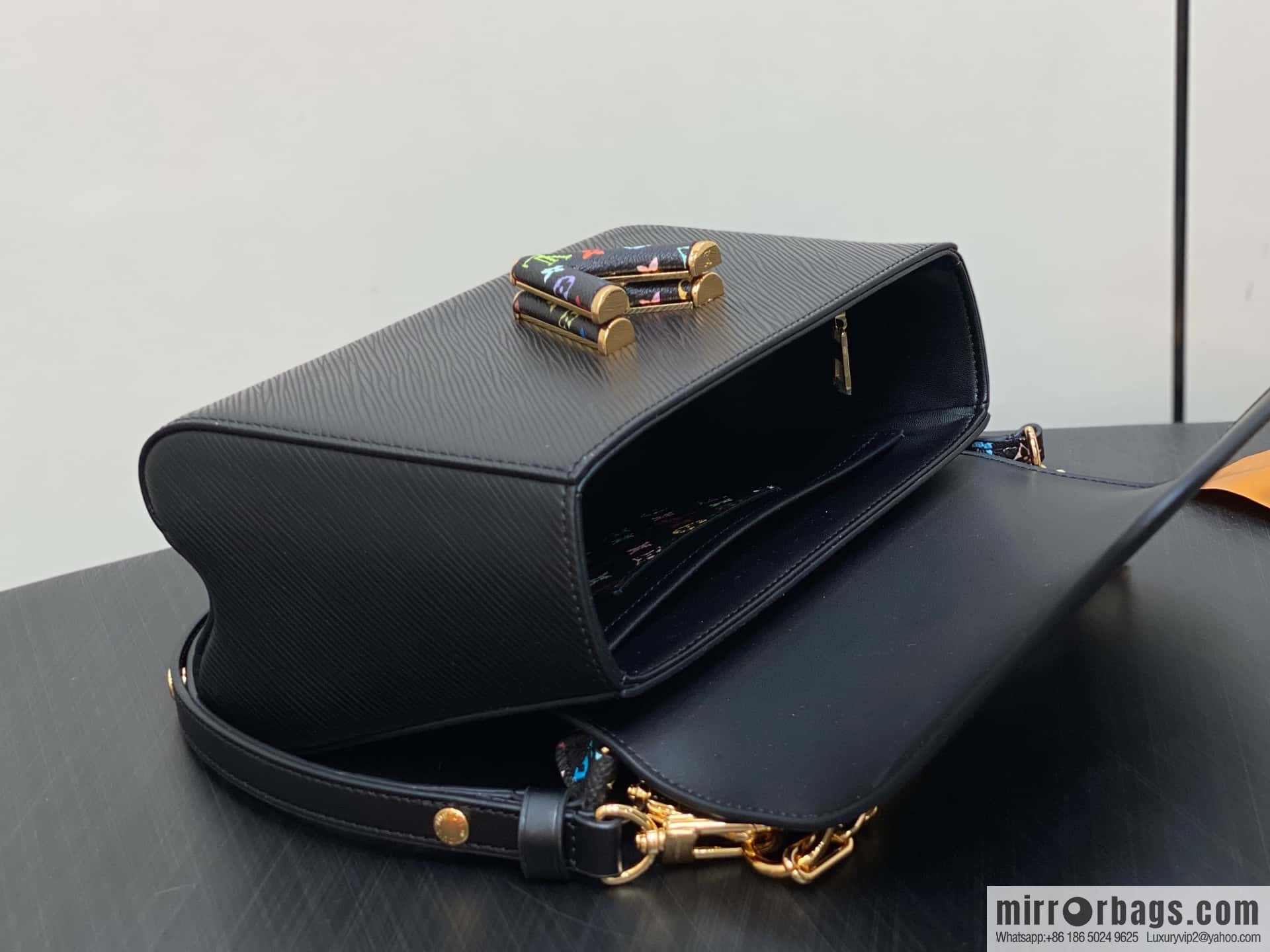 [Original order boutique] M13243 black color, black water ripple, the new LV x TM TWIST SLIM medium handbag of the season