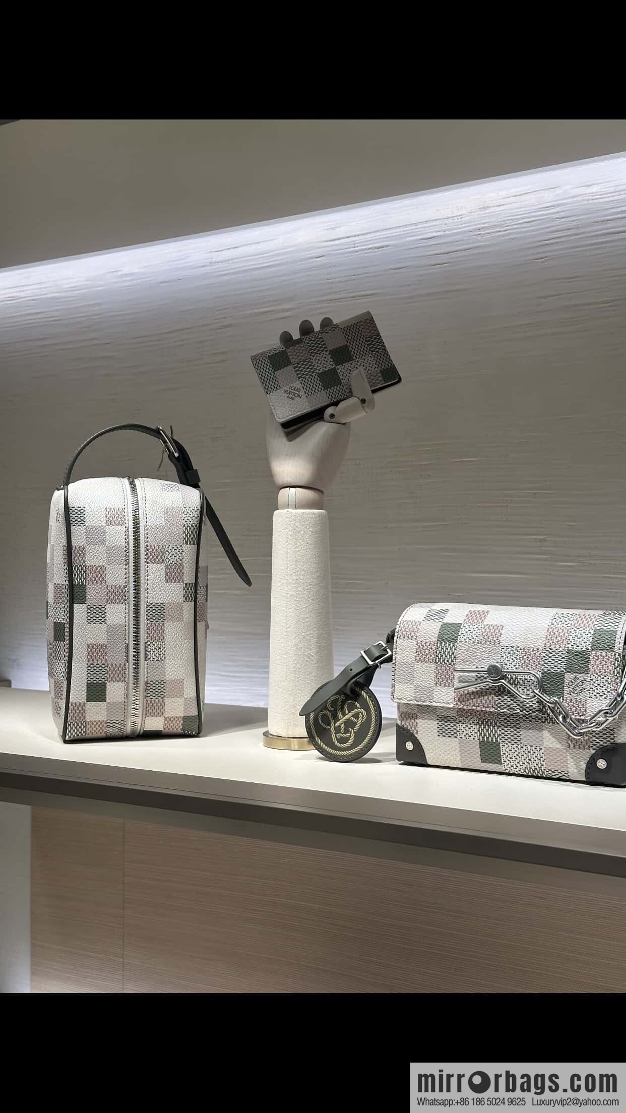 [Original order boutique] M00112 cosmetic bag, toilet bag, special model for the Year of the Snake, this Locker Dopp Kit toilet bag.