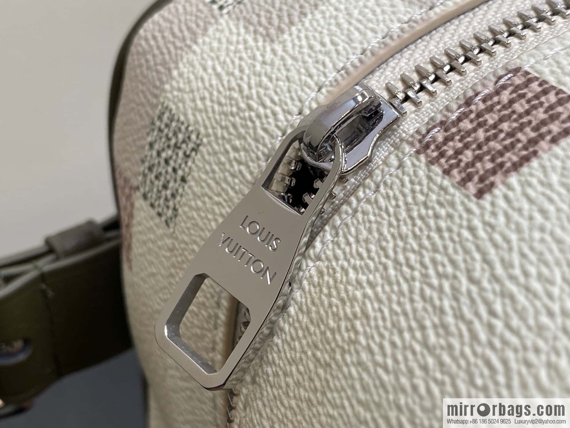 [Original order boutique] M00112 cosmetic bag, toilet bag, special model for the Year of the Snake, this Locker Dopp Kit toilet bag.